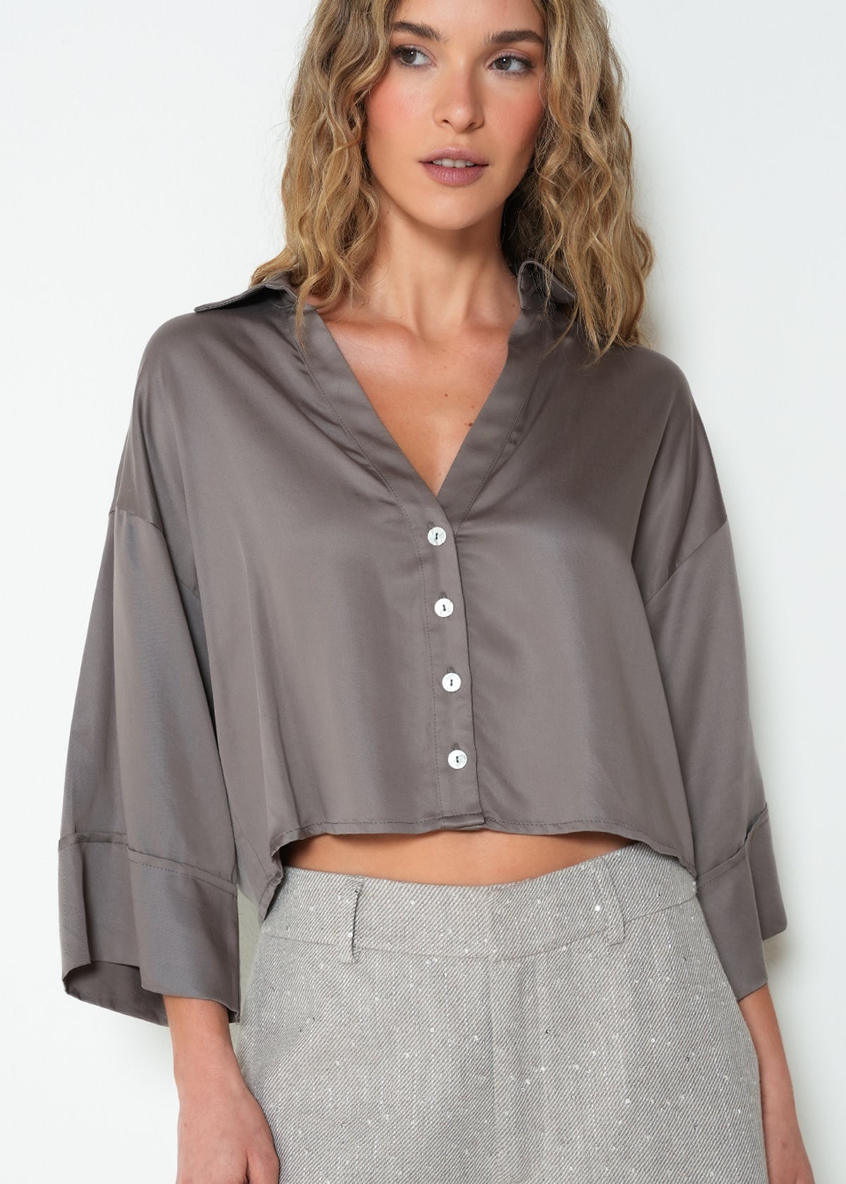 Camisa oversize manga 3-4 cuello en V - Gris 14_013H325_GRI181210_0