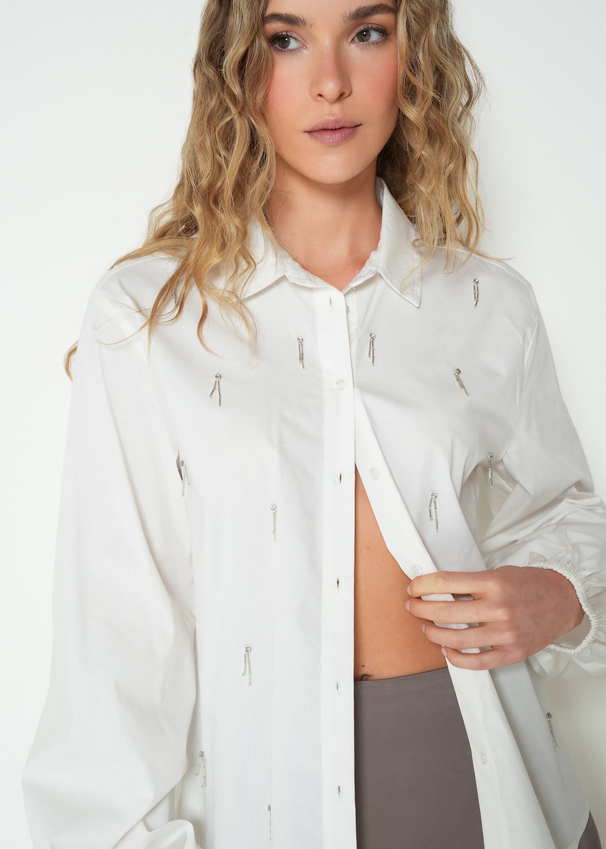 Camisa regular manga larga cuello clásico - Crudo 14_013H378_CRU110605_4
