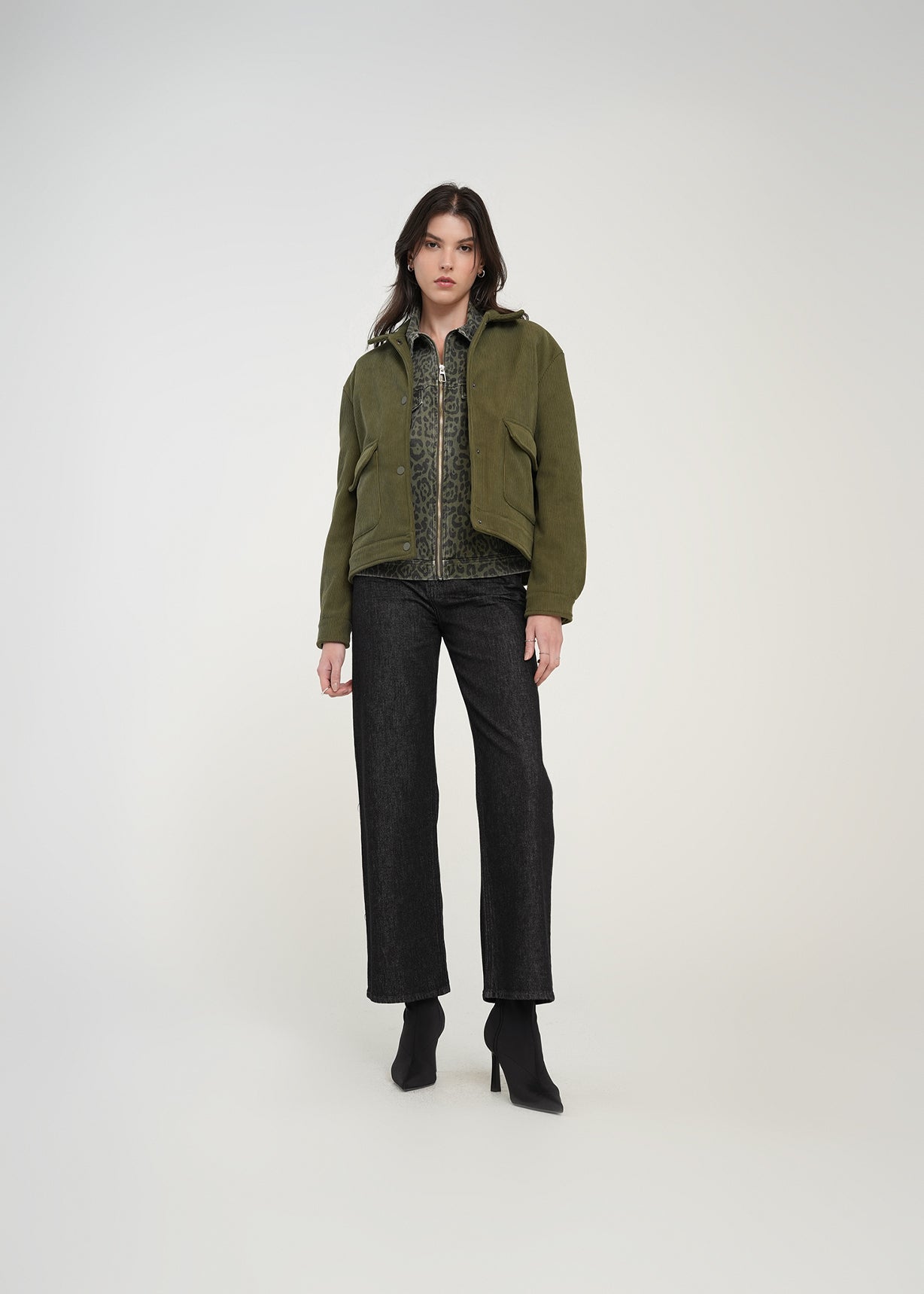 Chaqueta en corduroy con botones - Verde 14_021H033_VER190515_0
