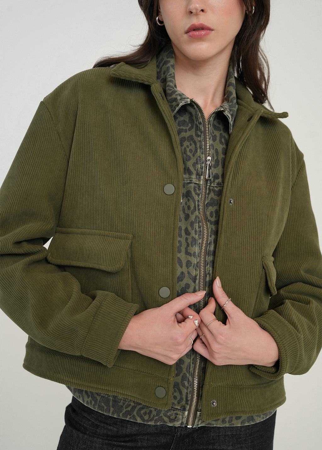 Chaqueta en corduroy con botones - Verde 14_021H033_VER190515_4