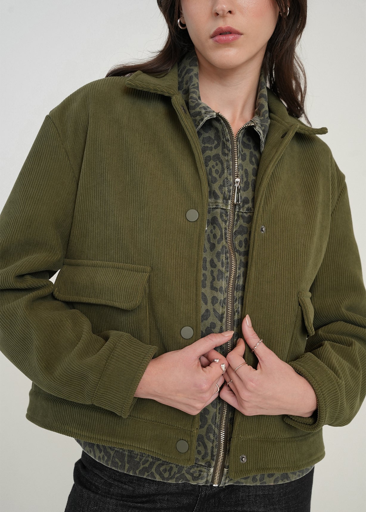 Chaqueta en corduroy con botones - Verde 14_021H033_VER190515_4