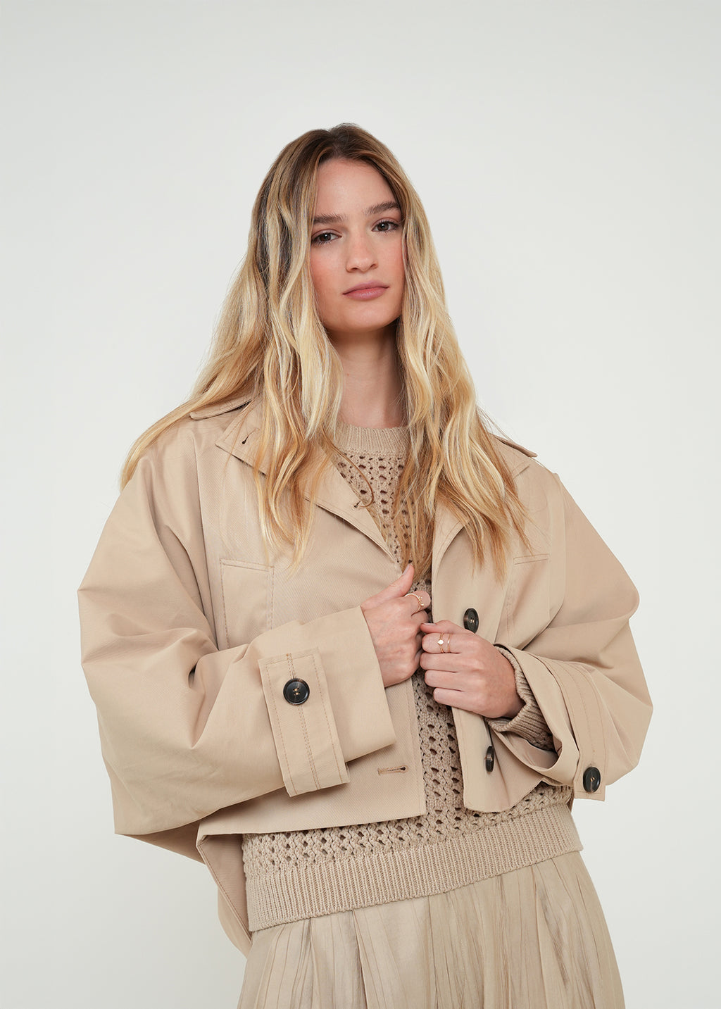 Chaqueta corta con capucha - Beige 14_022H056_BEI161010_3