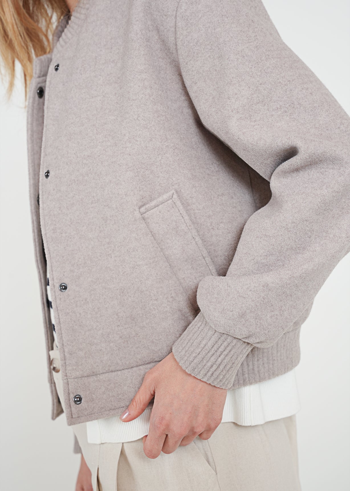 Chaqueta tipo bomber - Gris 14_022H066_GRI144103_4