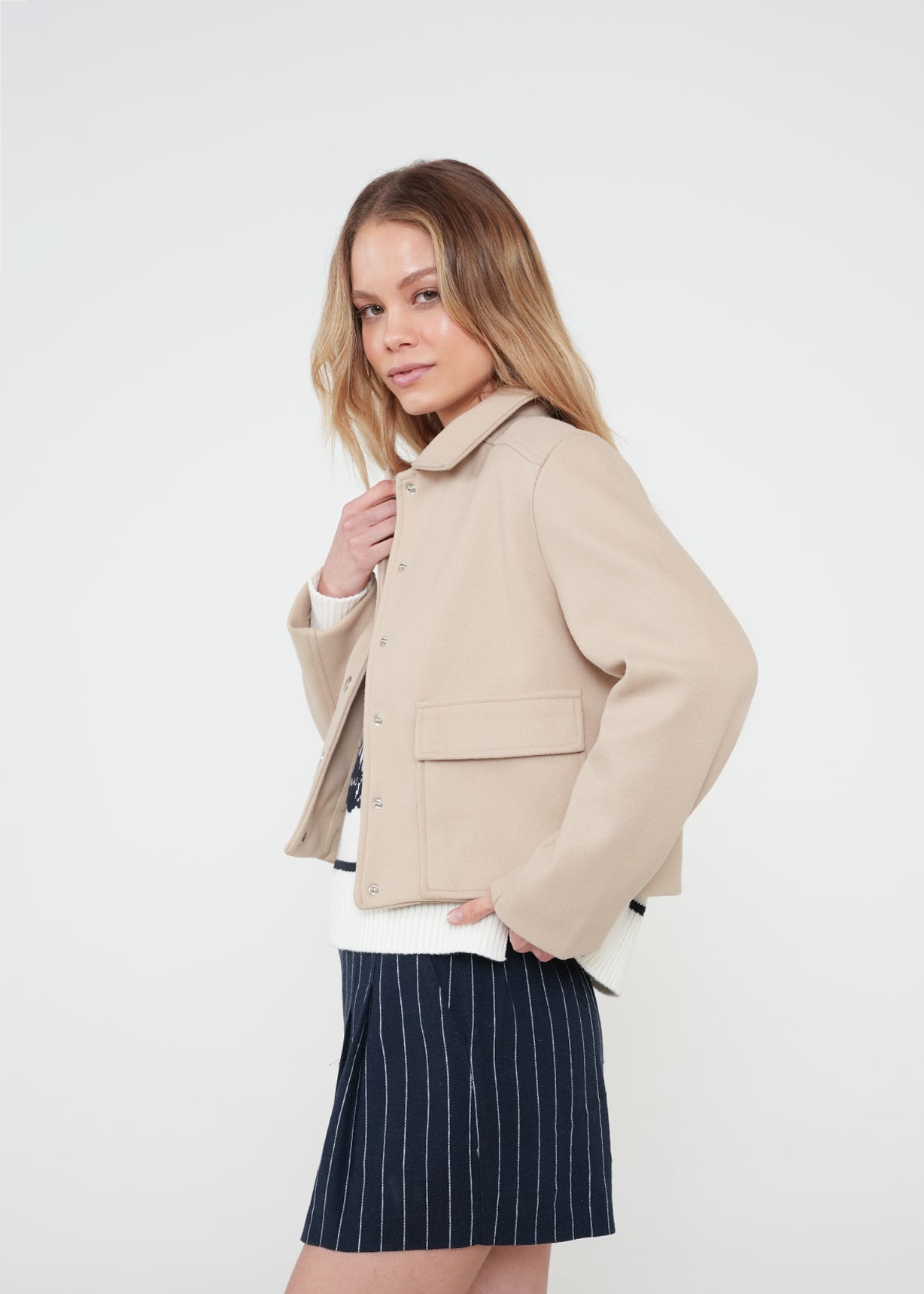 Chaqueta corta con botones - Beige 14_022H068_BEI151307_3