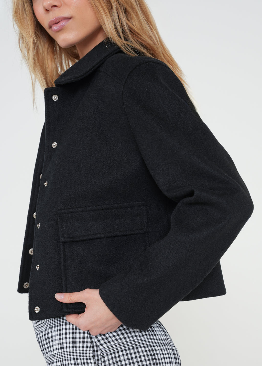 Chaqueta corta con botones - Negro 14_022H068_NEG193909_4