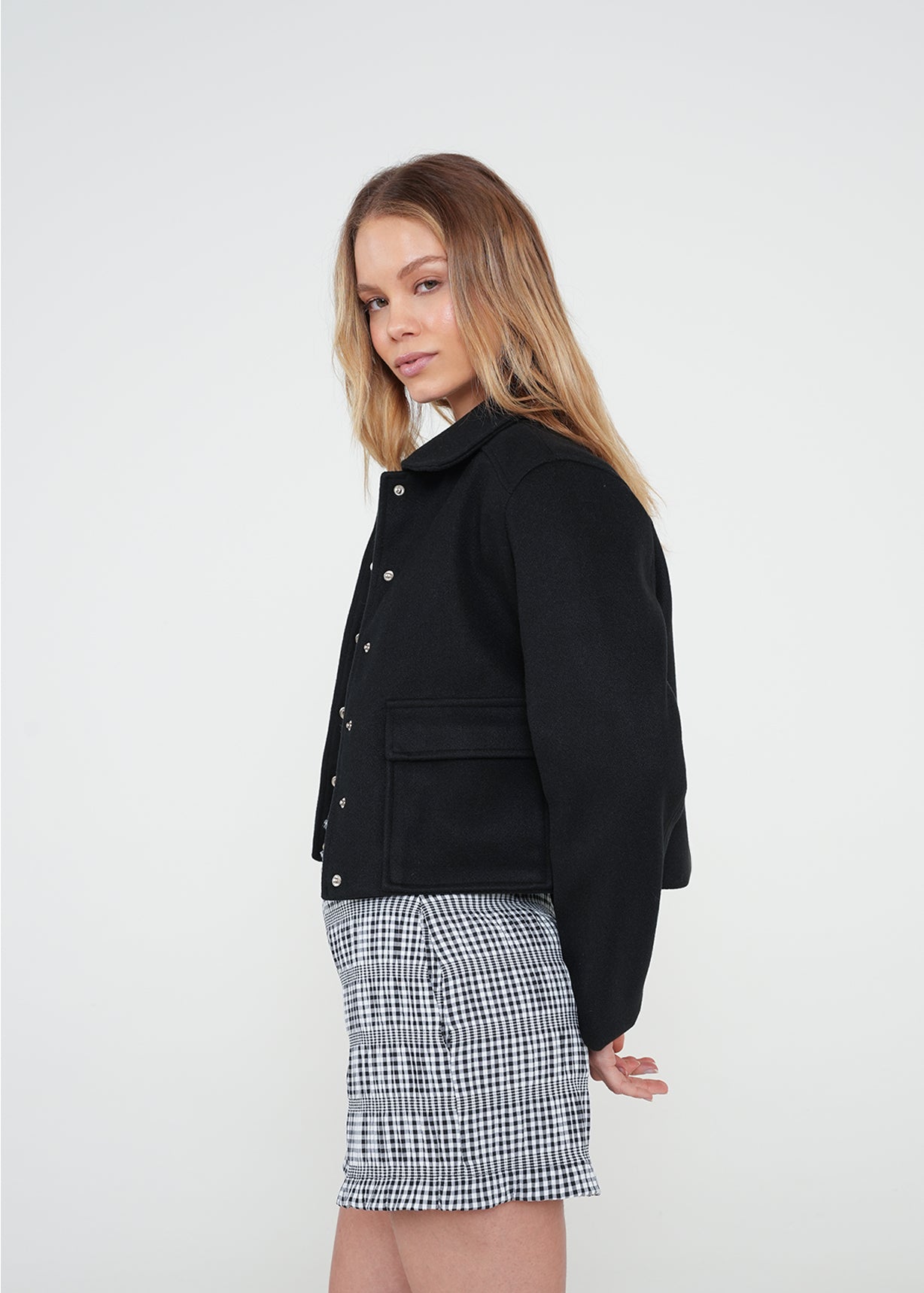 Chaqueta corta con botones - Negro 14_022H068_NEG193909_5