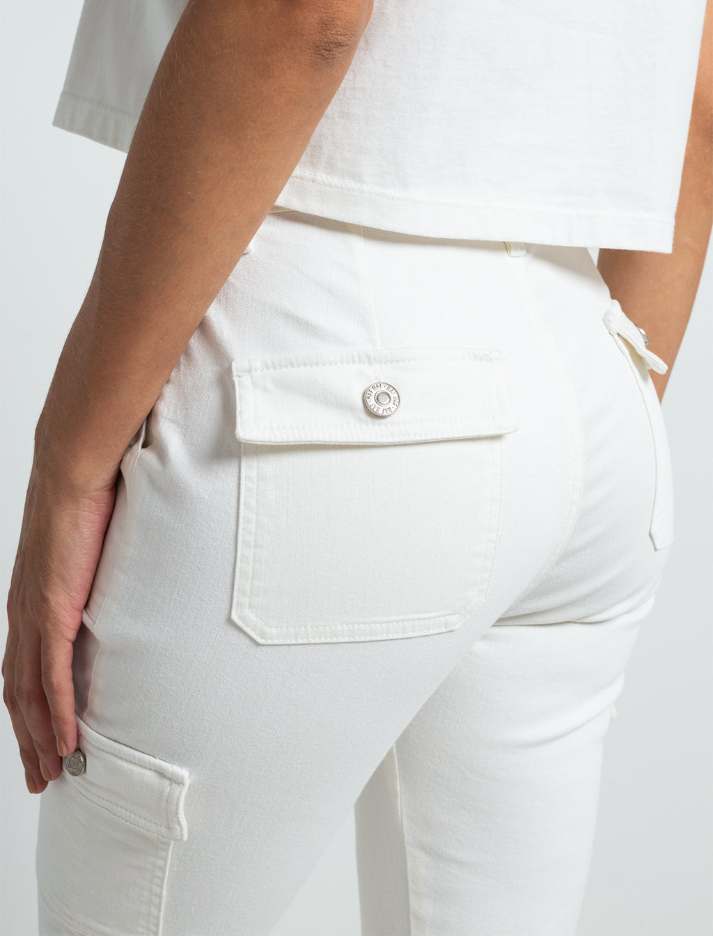 Pantalón de bolsillos con tapa - Crudo 14_032F336_CRU111001_6