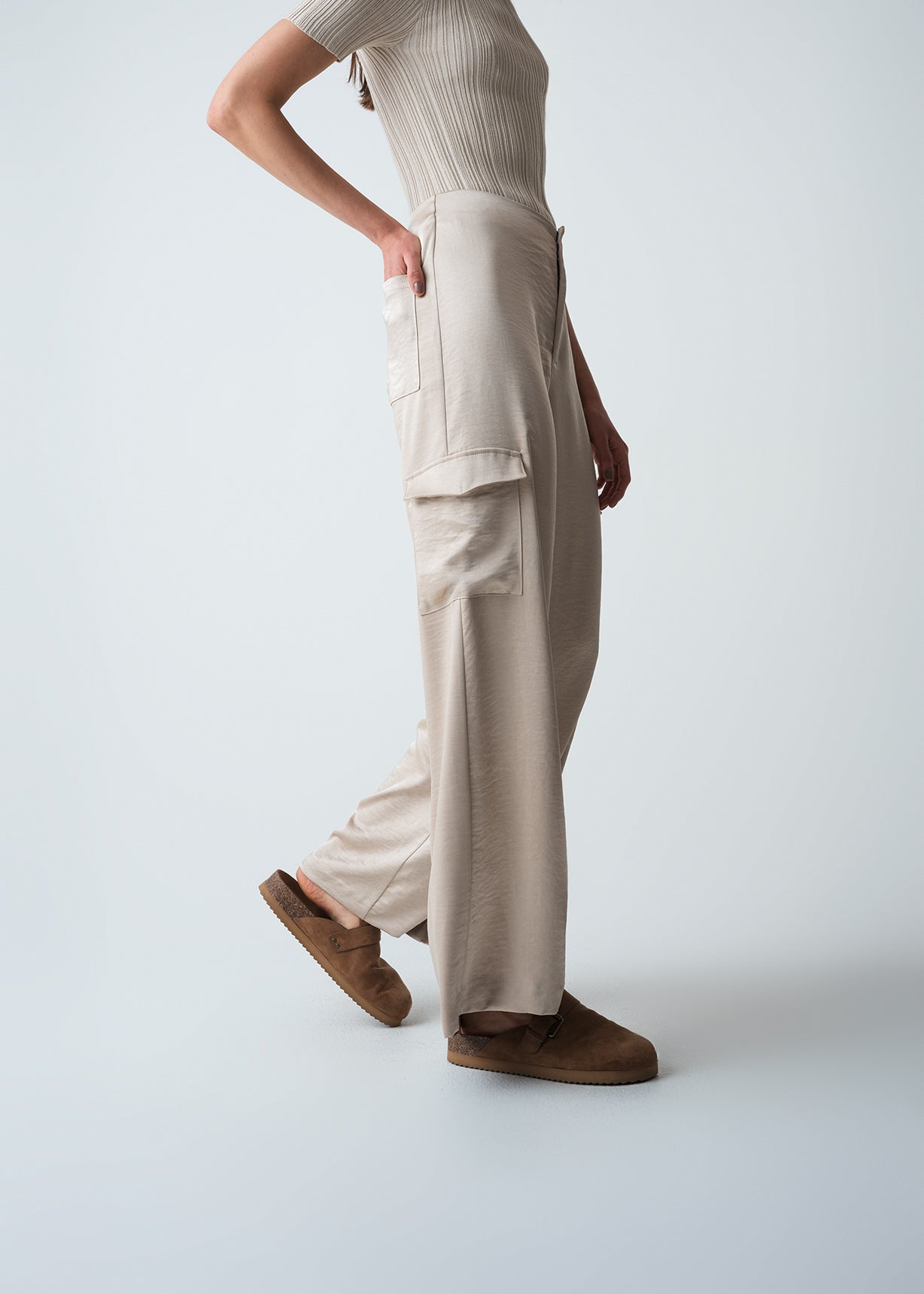 Pantalón Palazzo con bolsillos tipo cargo - Beige 14_033G377_BEI131012_4