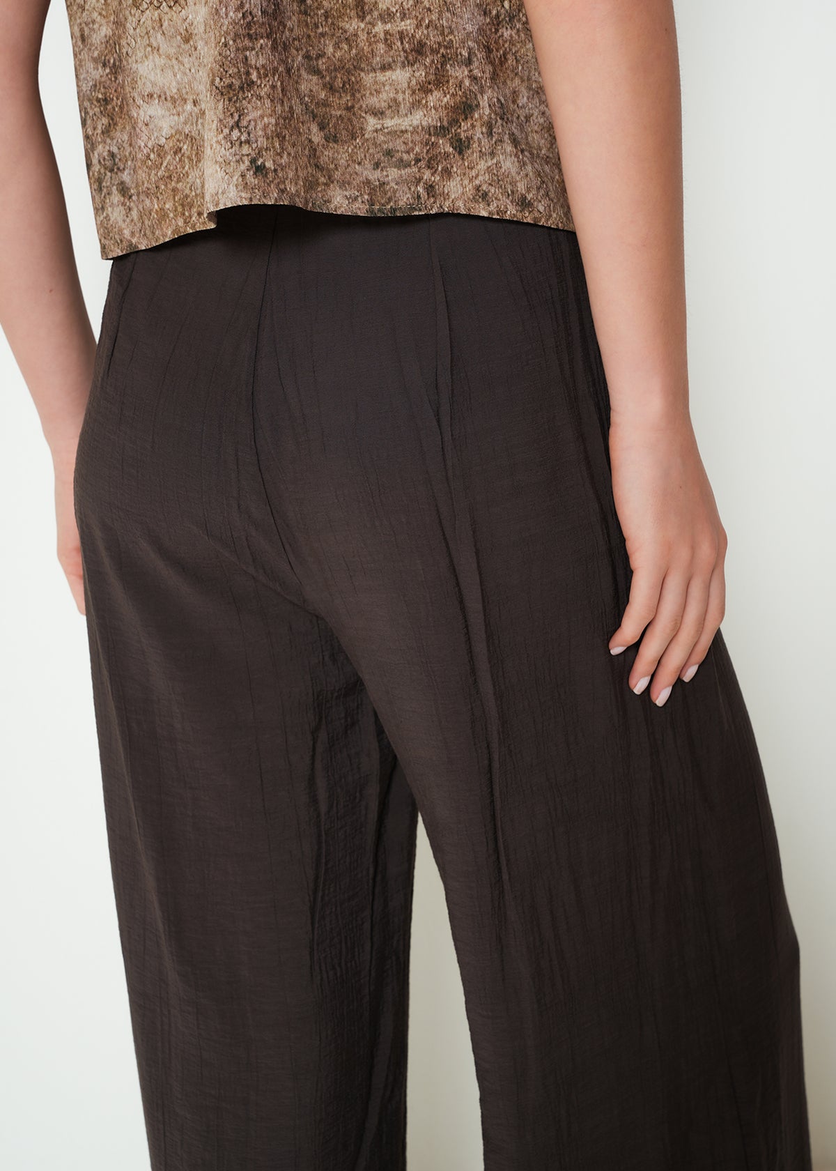 Pantalón flare tiro medio - Cafe 14_033H302_CAF191101_6