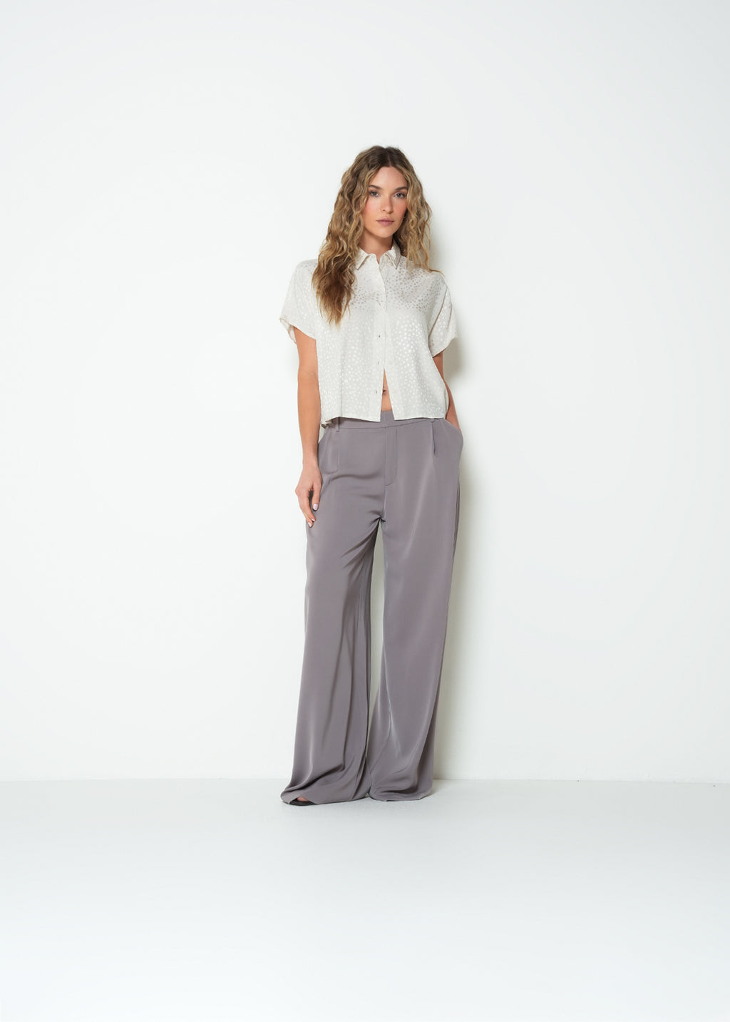 Pantalón wide leg tiro alto - Gris 14_033H326_GRI181210_0