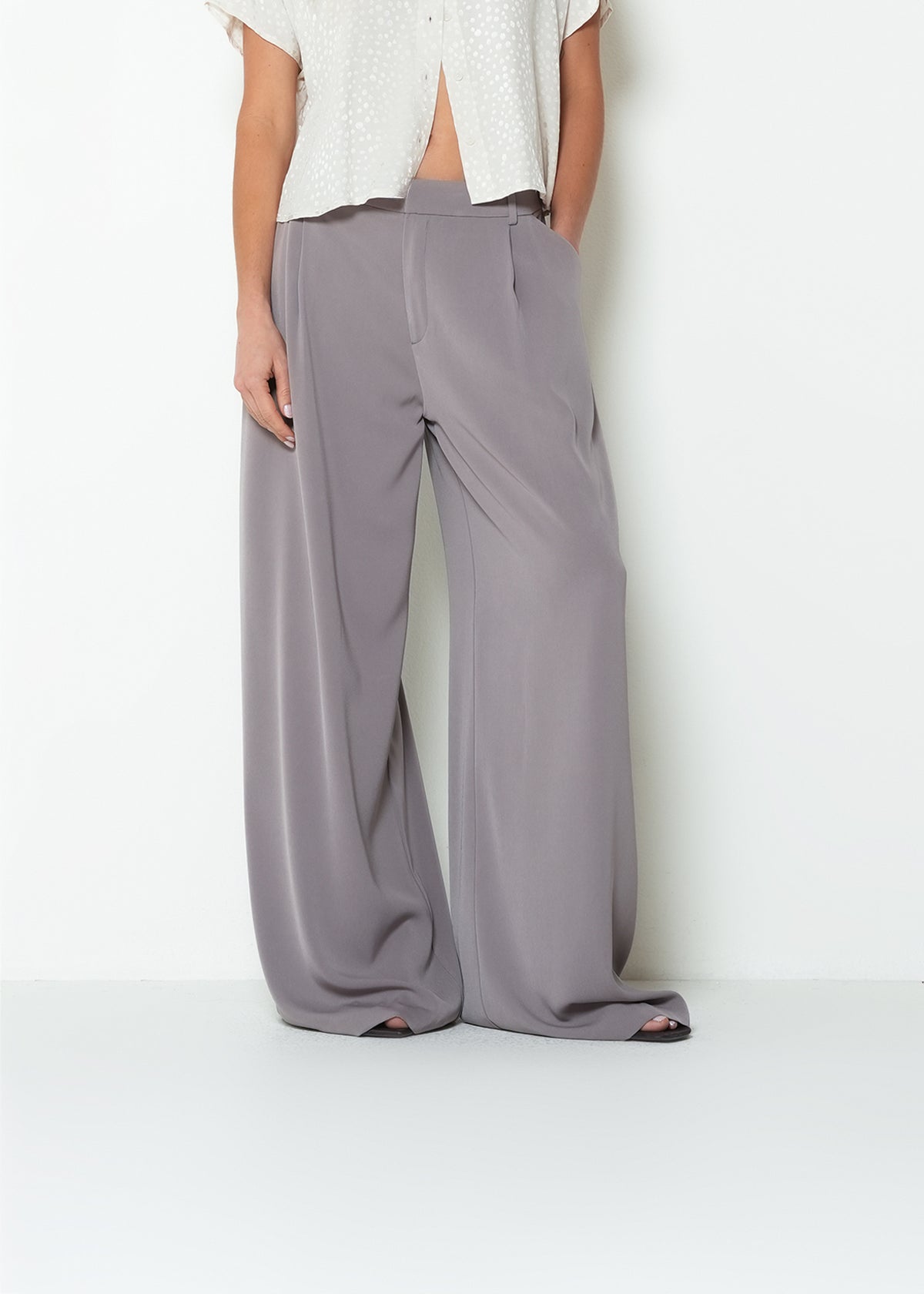 Pantalón wide leg tiro alto - Gris 14_033H326_GRI181210_3