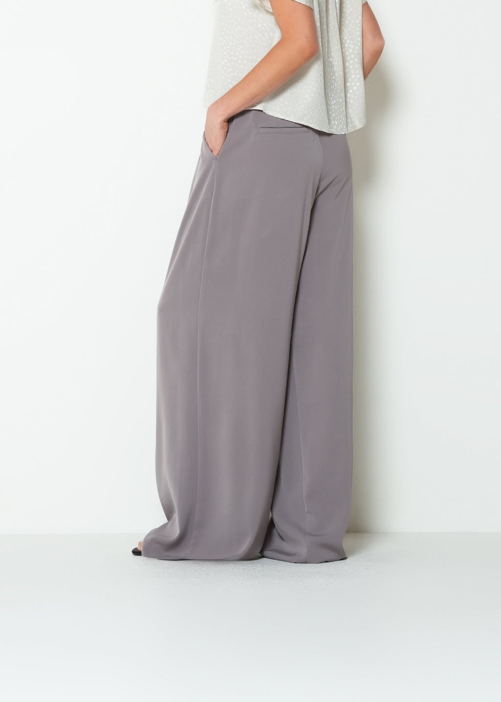 Pantalón wide leg tiro alto - Gris 14_033H326_GRI181210_6