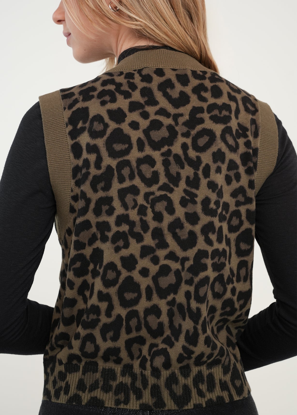 Chaleco tejido de animal print - Verde 14_081H031_VER190515_6