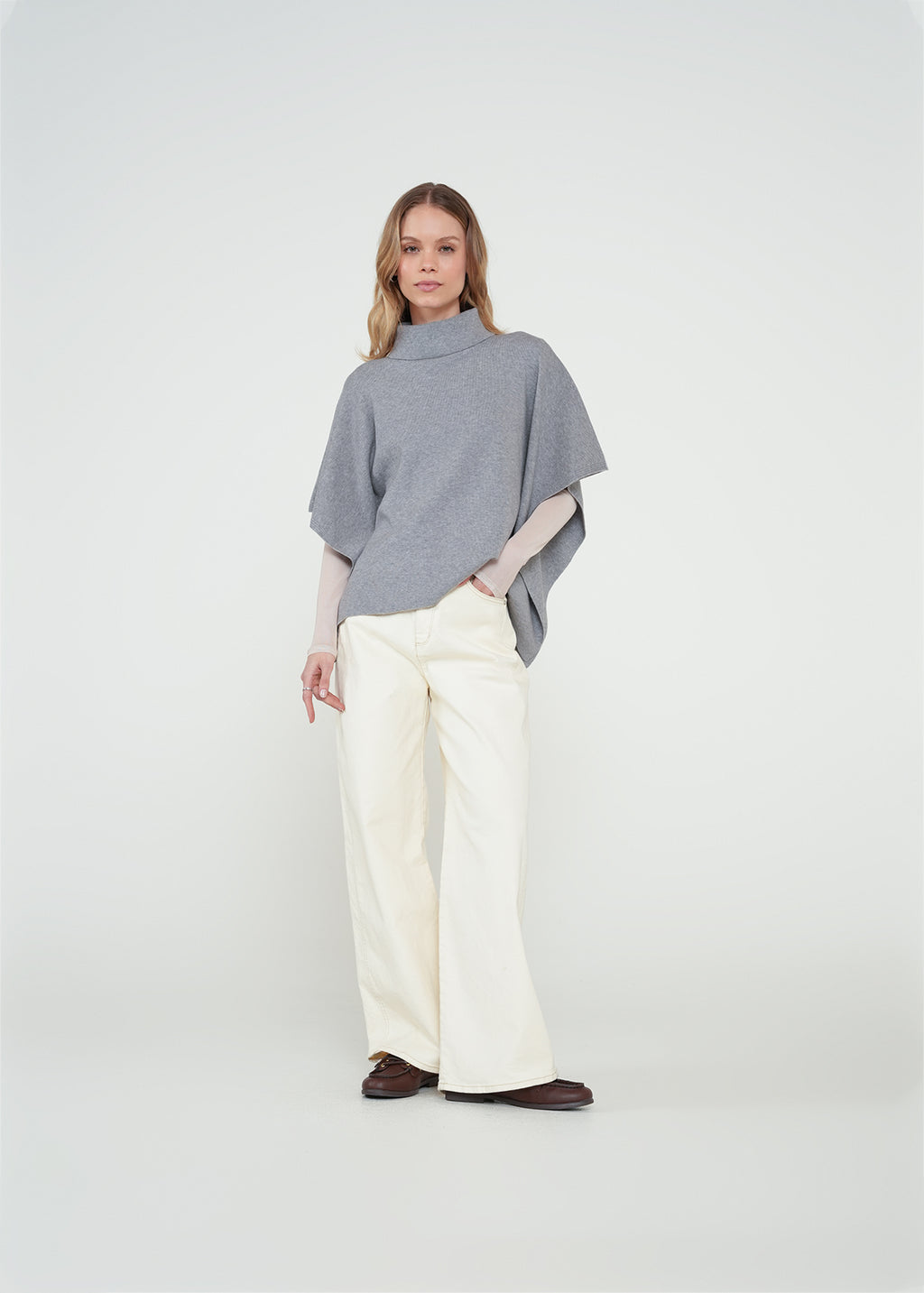 Poncho tejido tipo capa - Gris 14_082H019_GRI154503_3