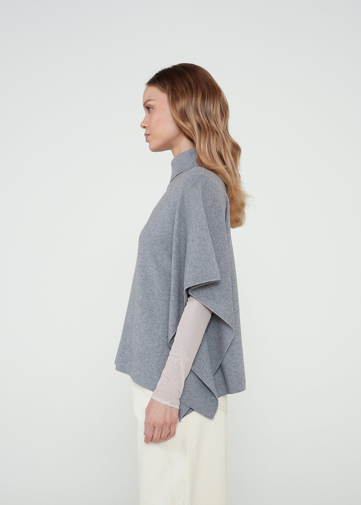 Poncho tejido tipo capa - Gris 14_082H019_GRI154503_6