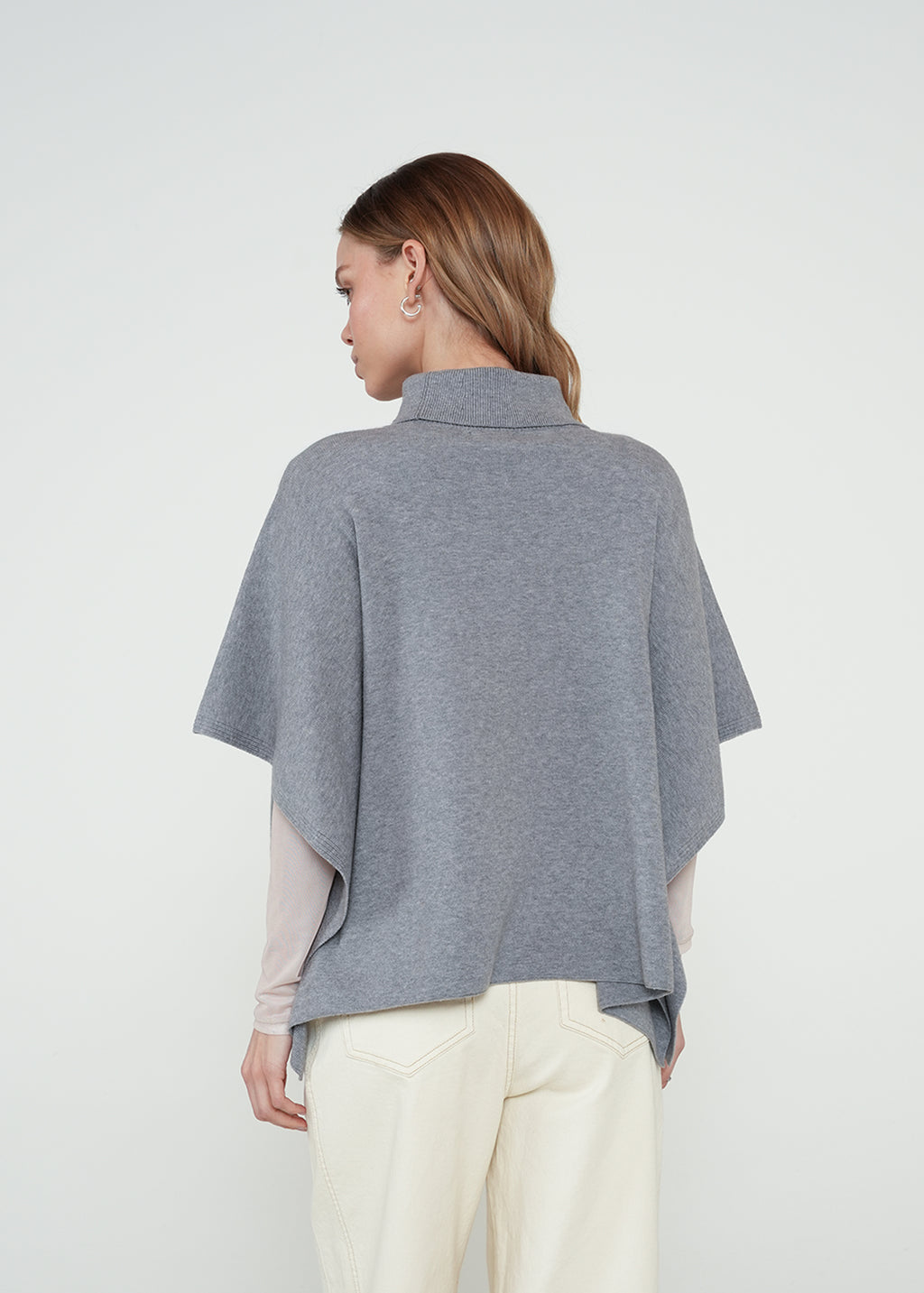 Poncho tejido tipo capa - Gris 14_082H019_GRI154503_7
