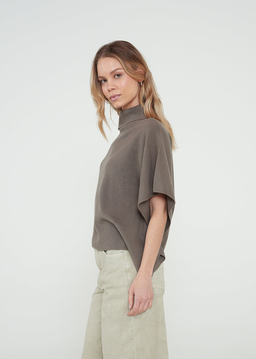 Poncho tejido tipo capa - Gris 14_082H019_GRI180516_5
