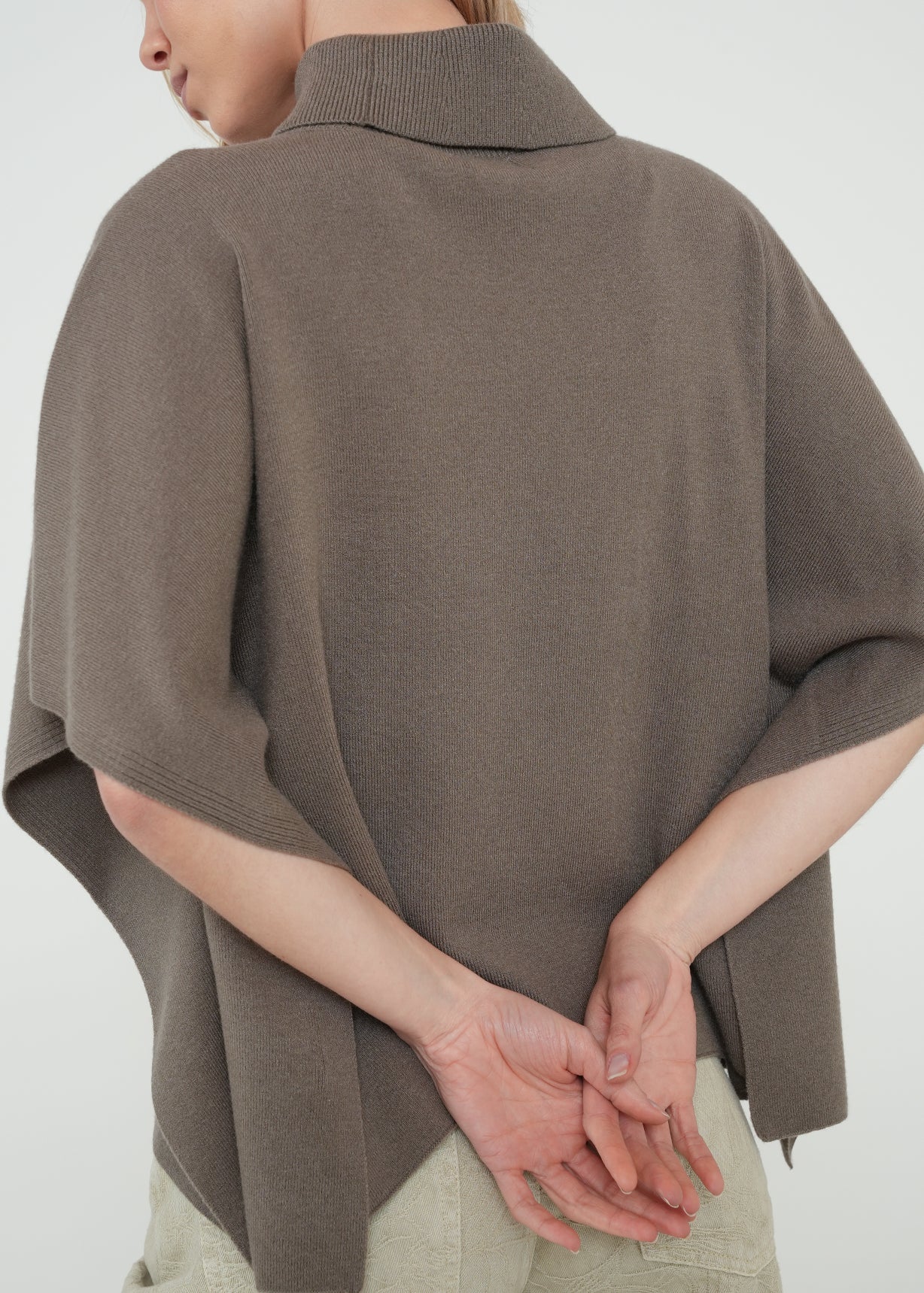 Poncho tejido tipo capa - Gris 14_082H019_GRI180516_6