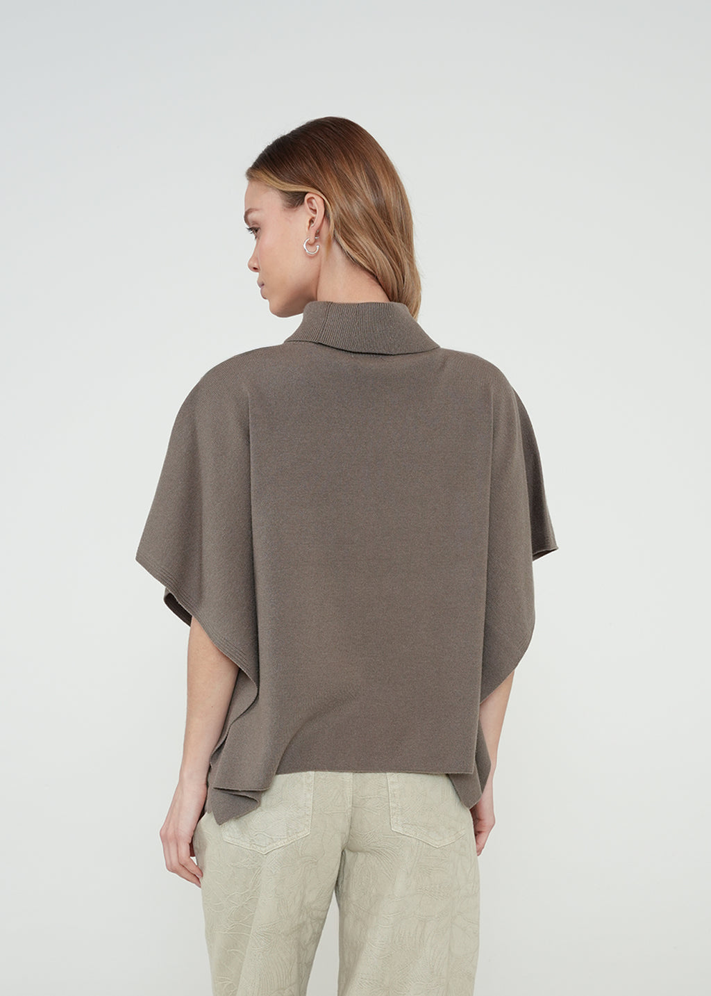 Poncho tejido tipo capa - Gris 14_082H019_GRI180516_7