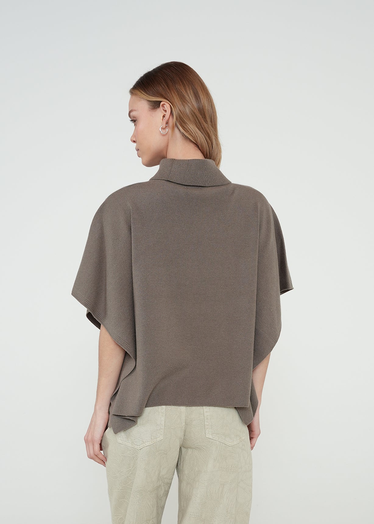 Poncho tejido tipo capa - Gris 14_082H019_GRI180516_7