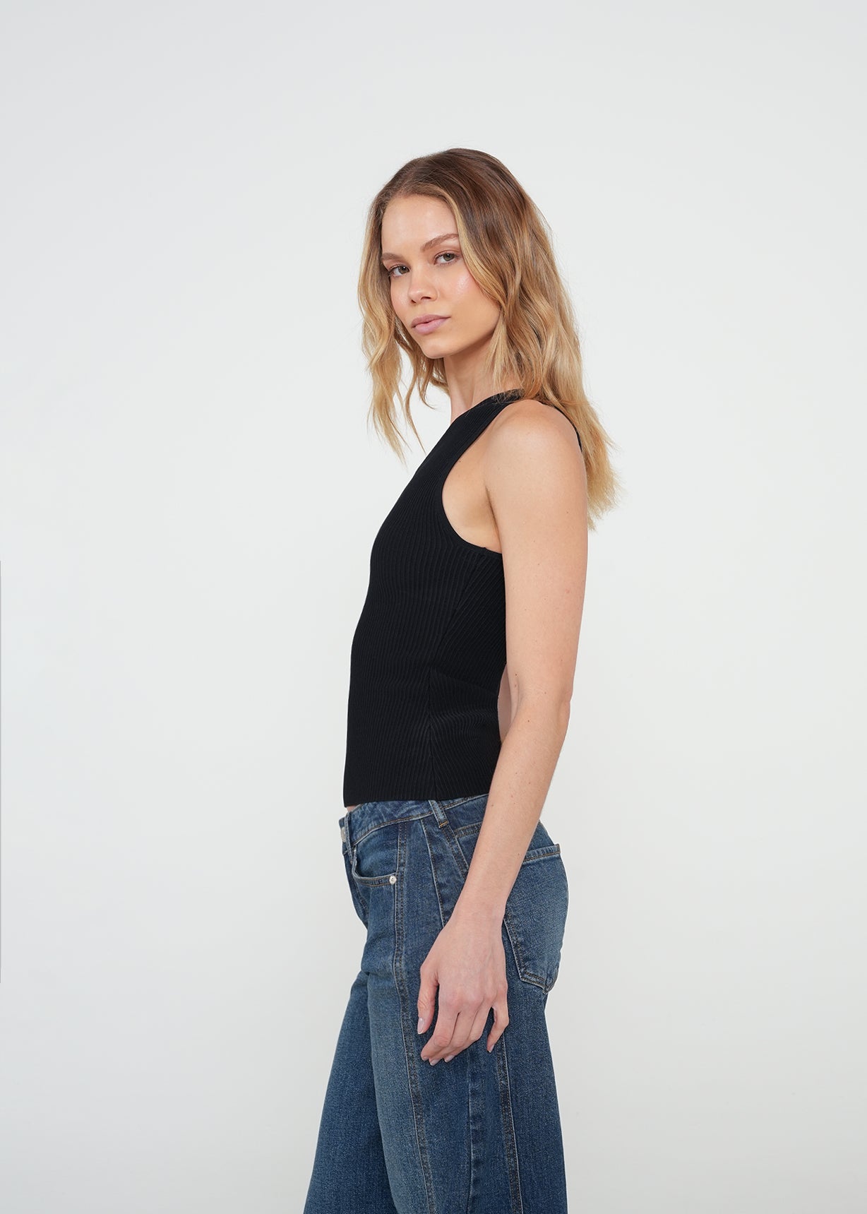 Camiseta tejida de un solo hombro - Negro 14_082H030_NEG190303_4