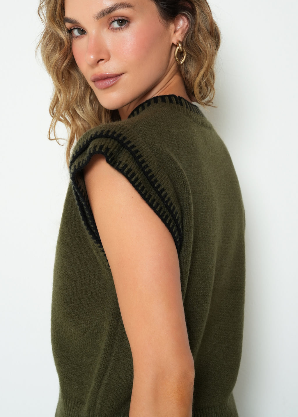Tejido camisa sisa cuello redondo - Verde 14_083H026_VER190515_4