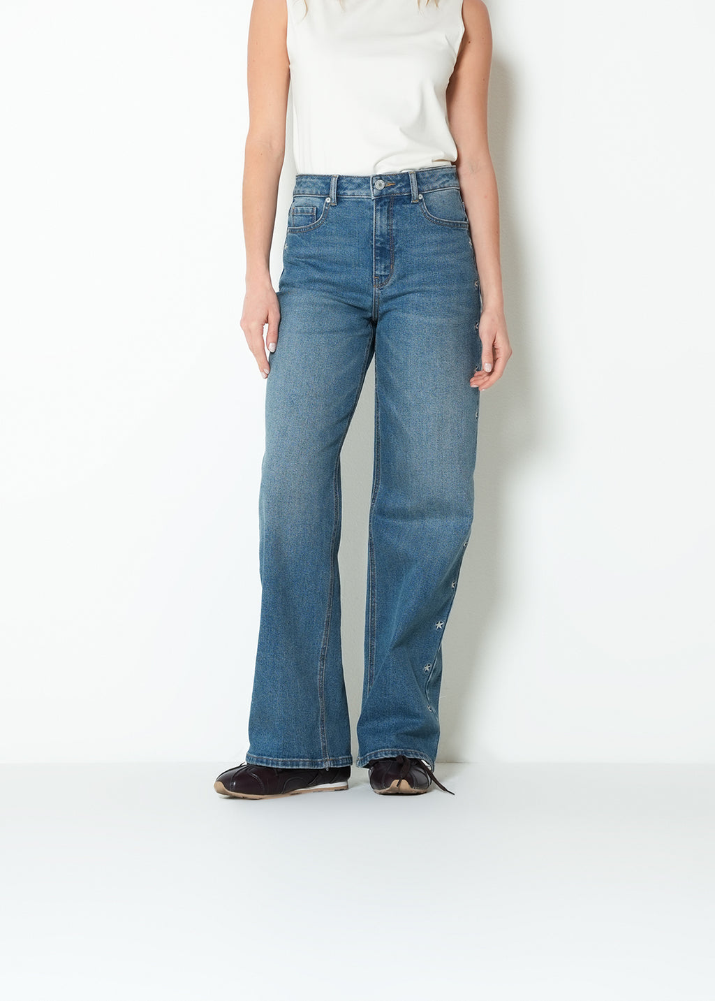 Jean straight tiro medio bordado - Azul 14_093H077_AZU183928_0