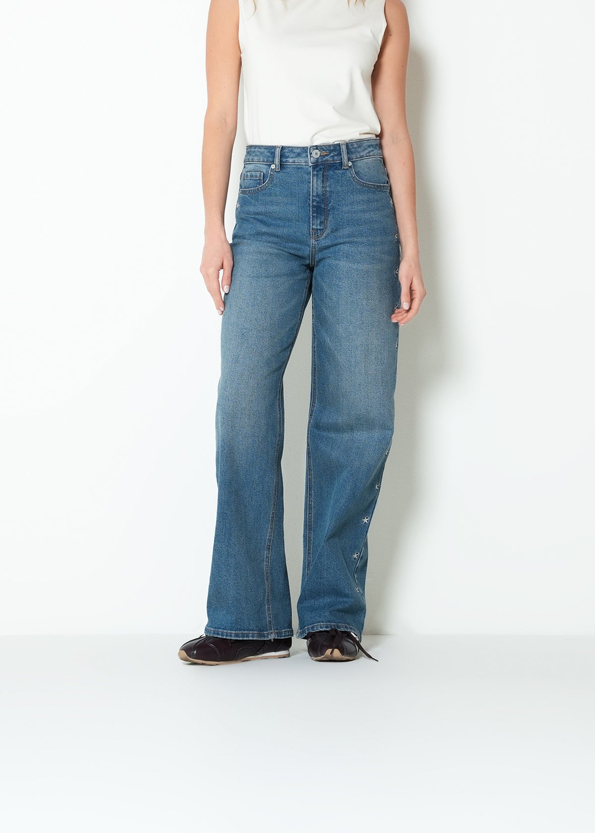 Jean straight tiro medio bordado - Azul 14_093H077_AZU183928_0
