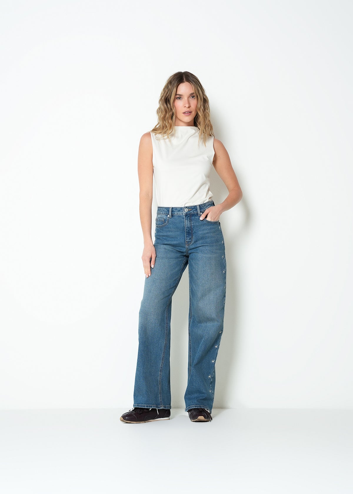 Jean straight tiro medio bordado - Azul 14_093H077_AZU183928_3