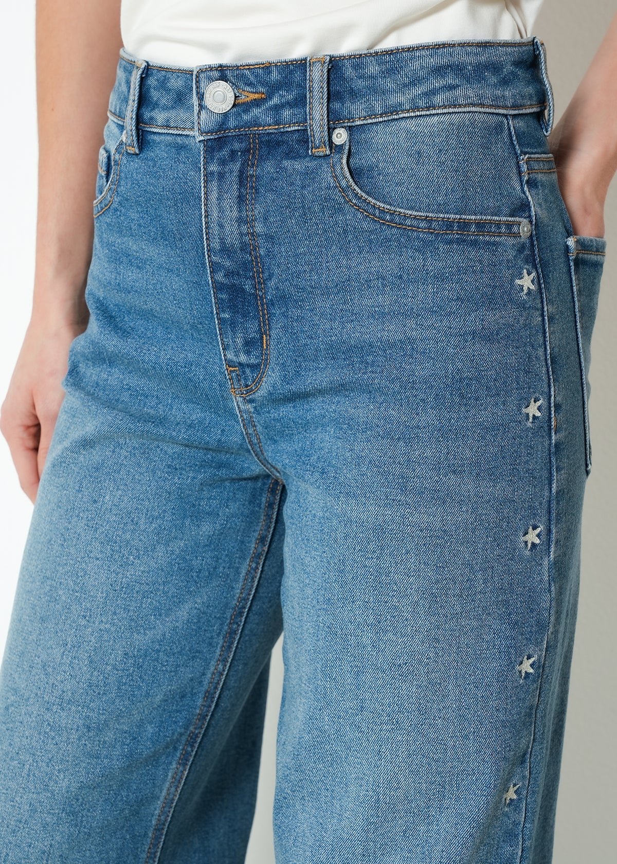 Jean straight tiro medio bordado - Azul 14_093H077_AZU183928_4
