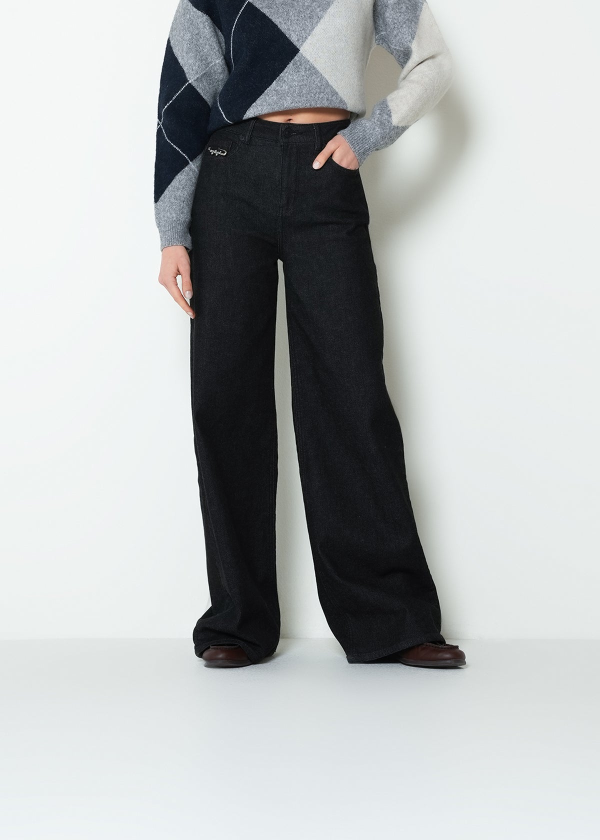 Jean wide tiro medio bordado - Negro 14_093H087_NEG193909_0
