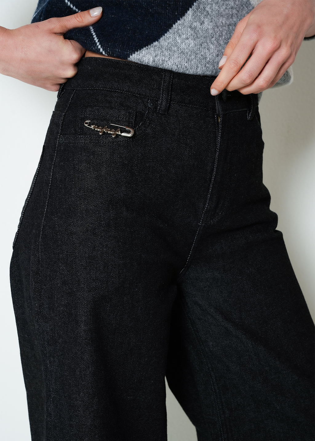 Jean wide tiro medio bordado - Negro 14_093H087_NEG193909_4