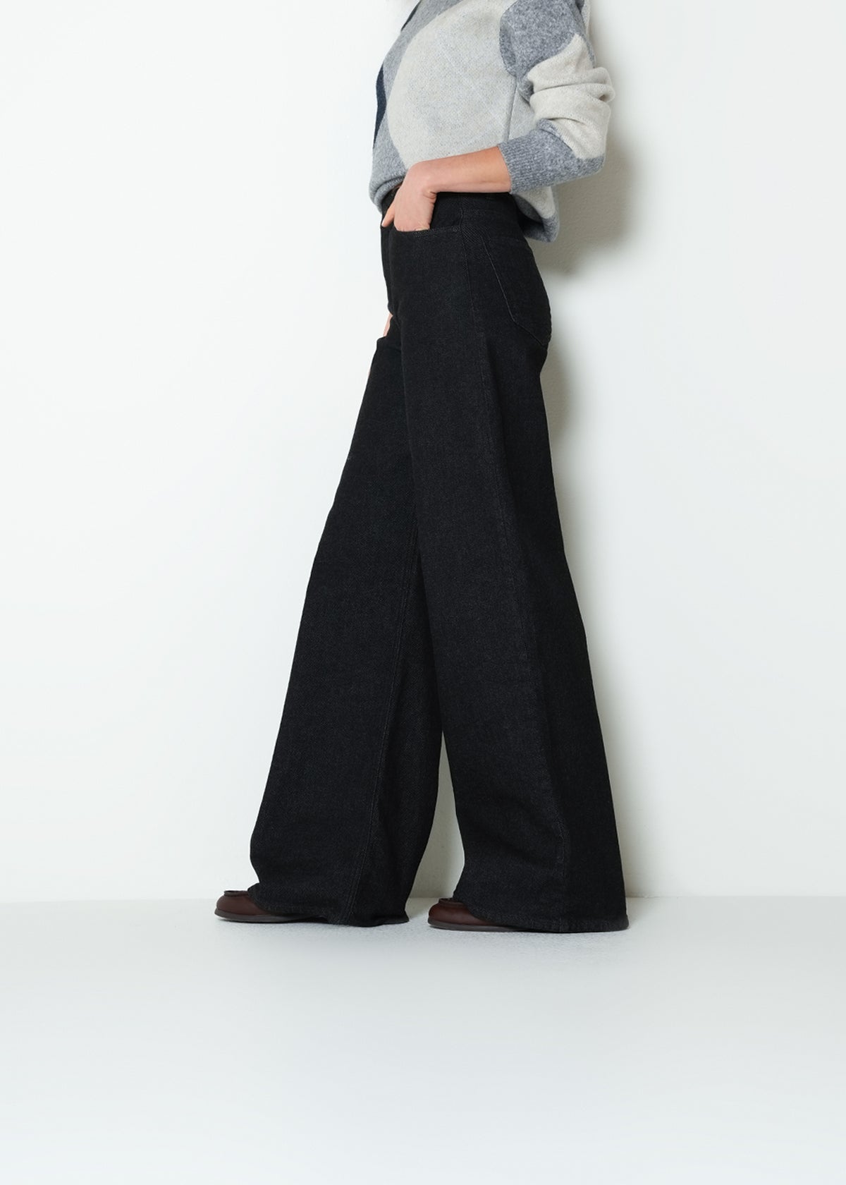 Jean wide tiro medio bordado - Negro 14_093H087_NEG193909_5