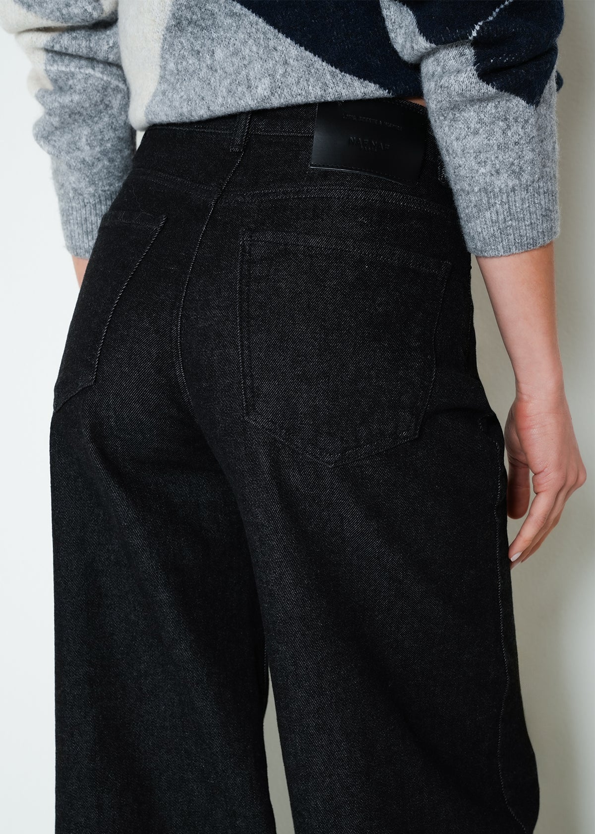 Jean wide tiro medio bordado - Negro 14_093H087_NEG193909_7
