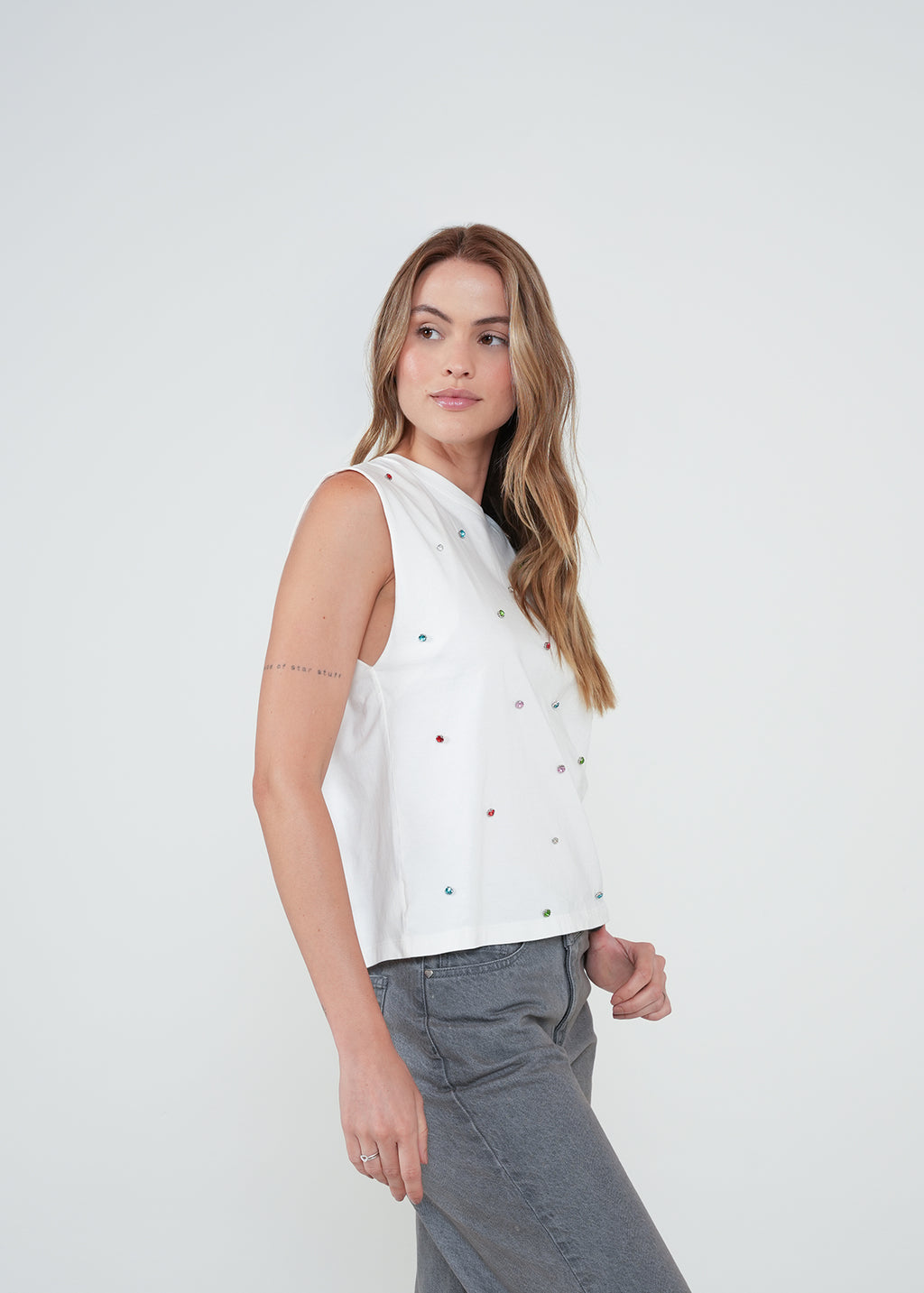 Camiseta regular cuello redondo bordado - Crudo 14_202H020_CRU111001_3