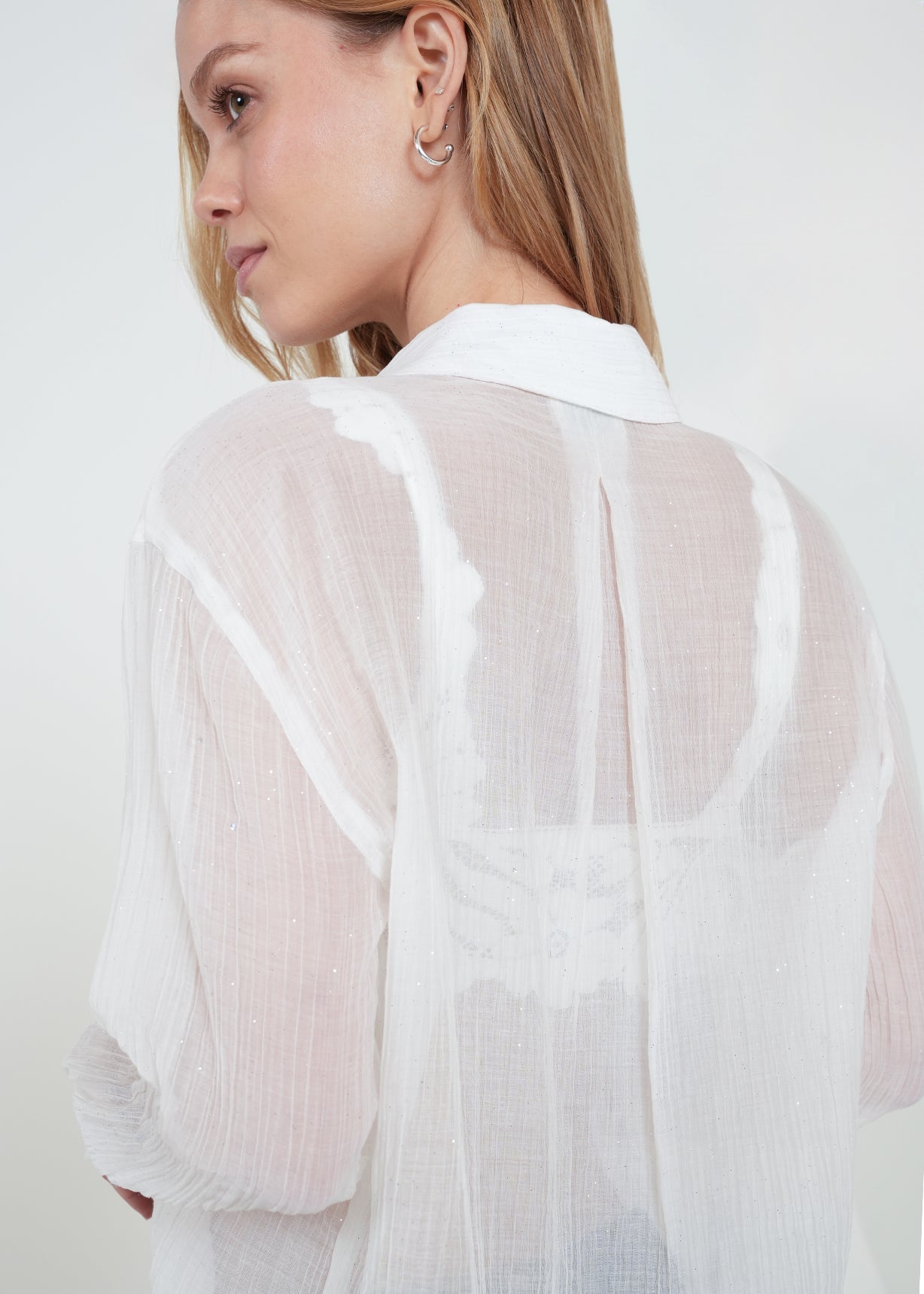 Camisa regular manga larga cuello en V - Crudo 14_212H316_CRU110605_6