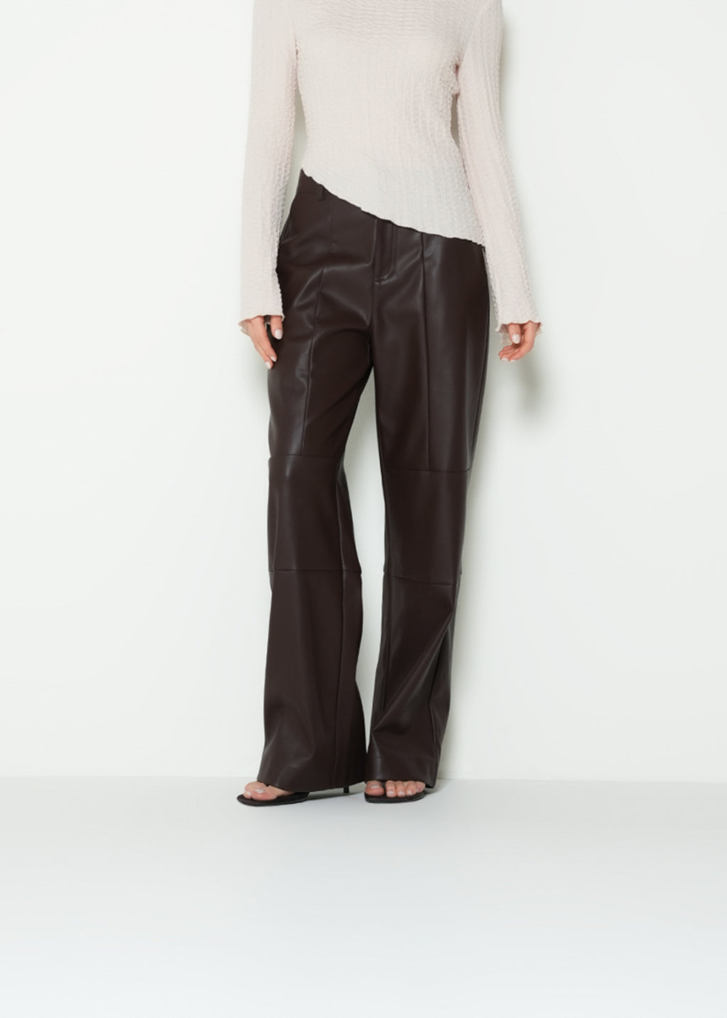 Pantalón straight tiro alto - Chocolate 14_233H090_CHO190913_0