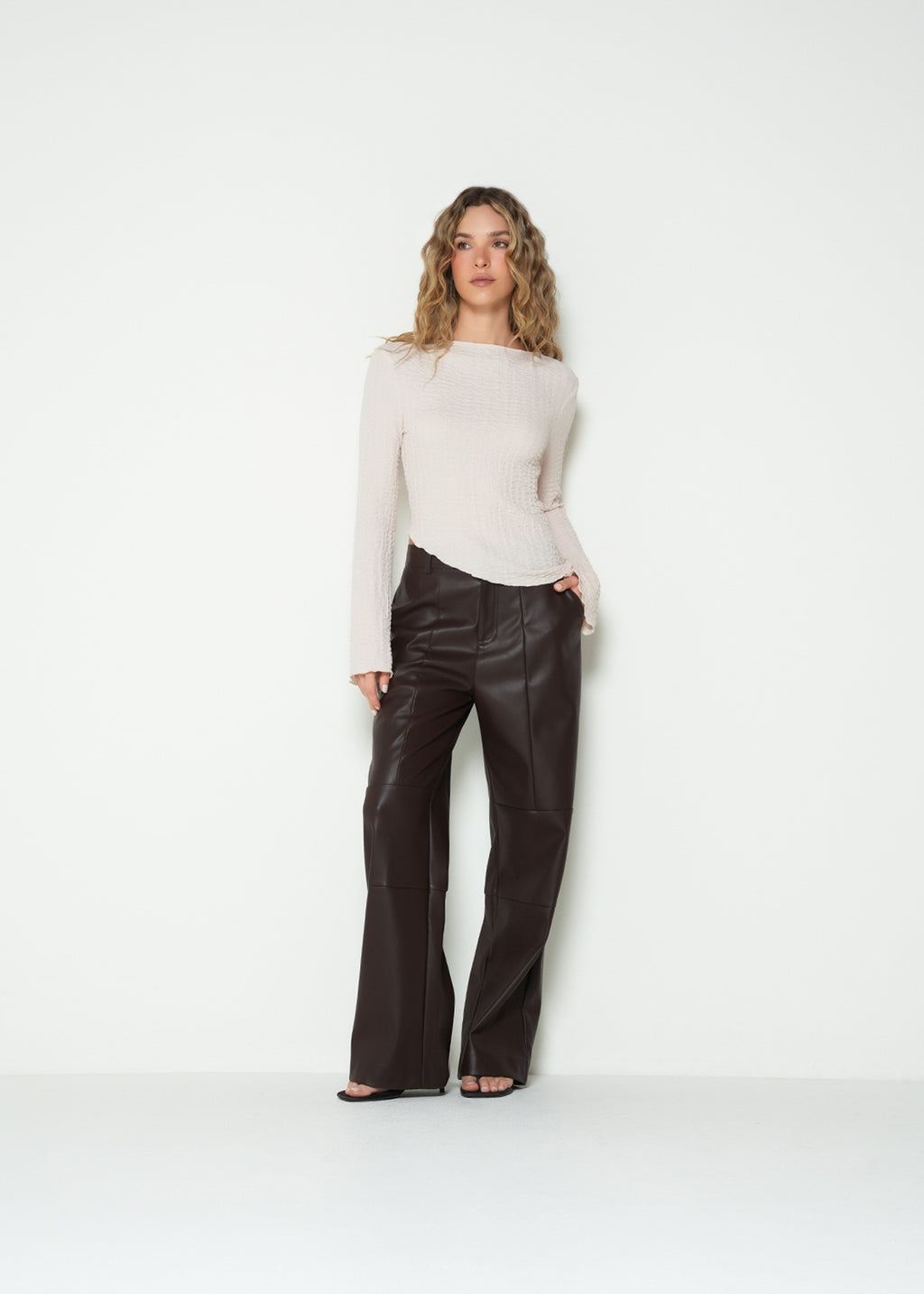Pantalón straight tiro alto - Chocolate 14_233H090_CHO190913_3