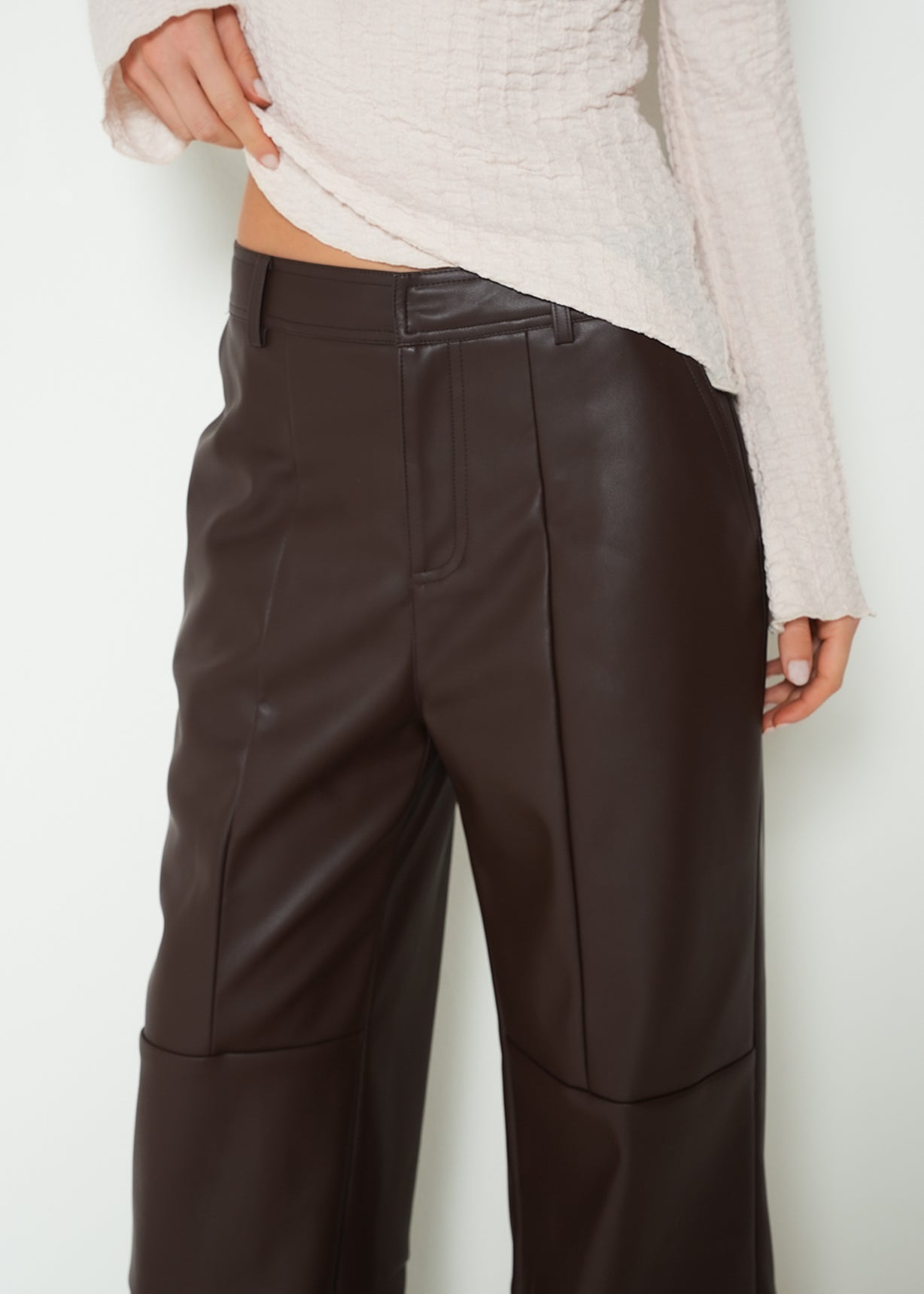 Pantalón straight tiro alto - Chocolate 14_233H090_CHO190913_4