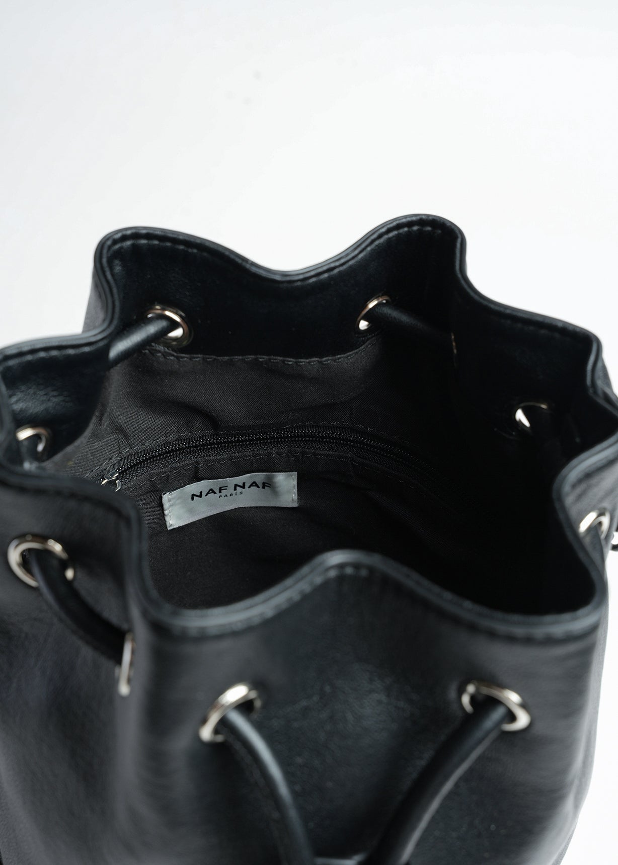 Bolso tipo mochila - Negro 14_301H025_NEG193909_4