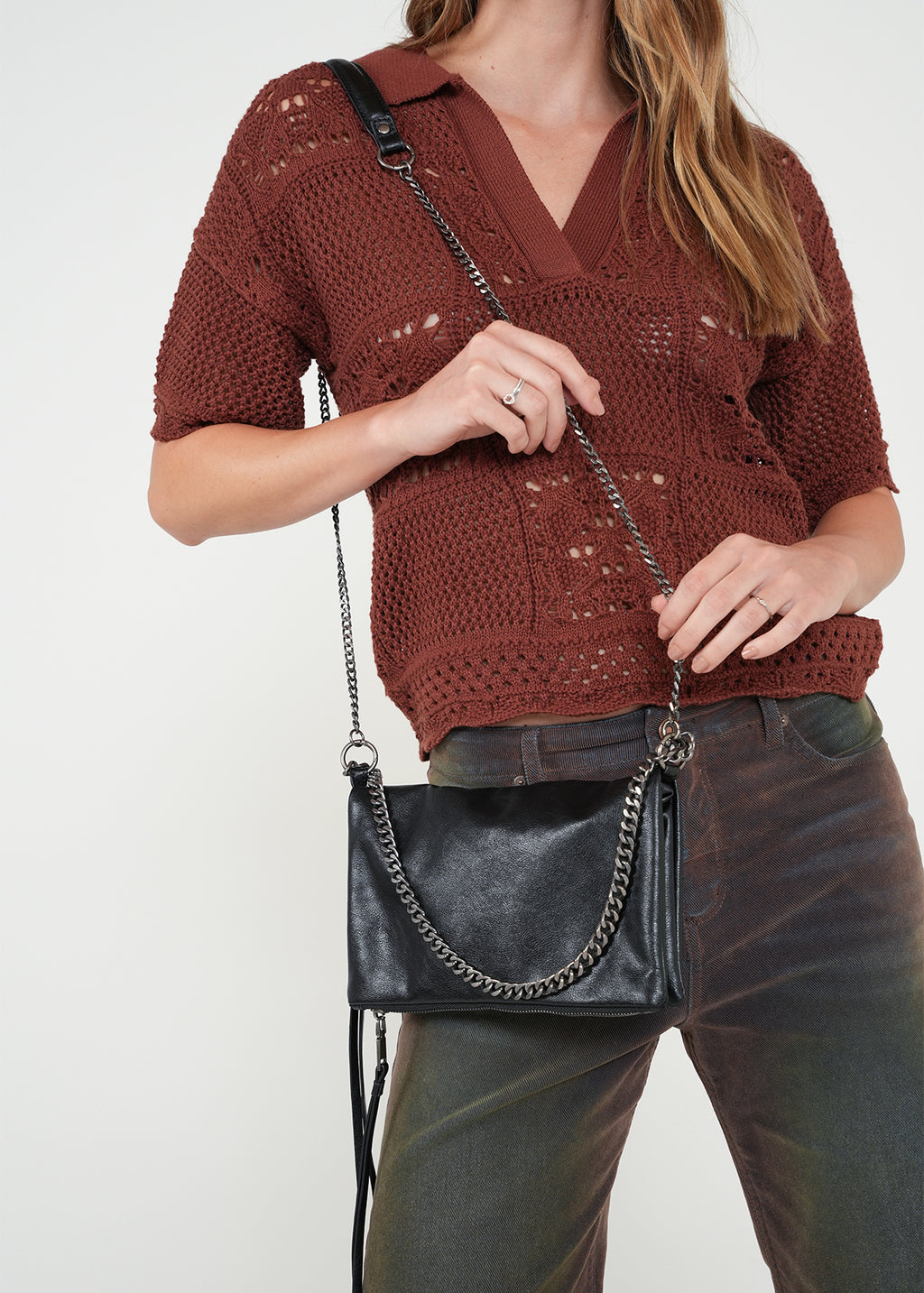 Bolso con cadena y cierre - Negro 14_302H020_NEG193909_4