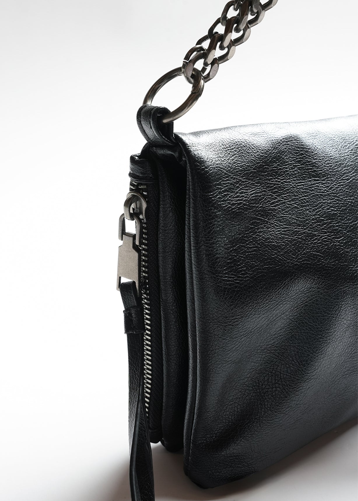 Bolso con cadena y cierre - Negro 14_302H020_NEG193909_7