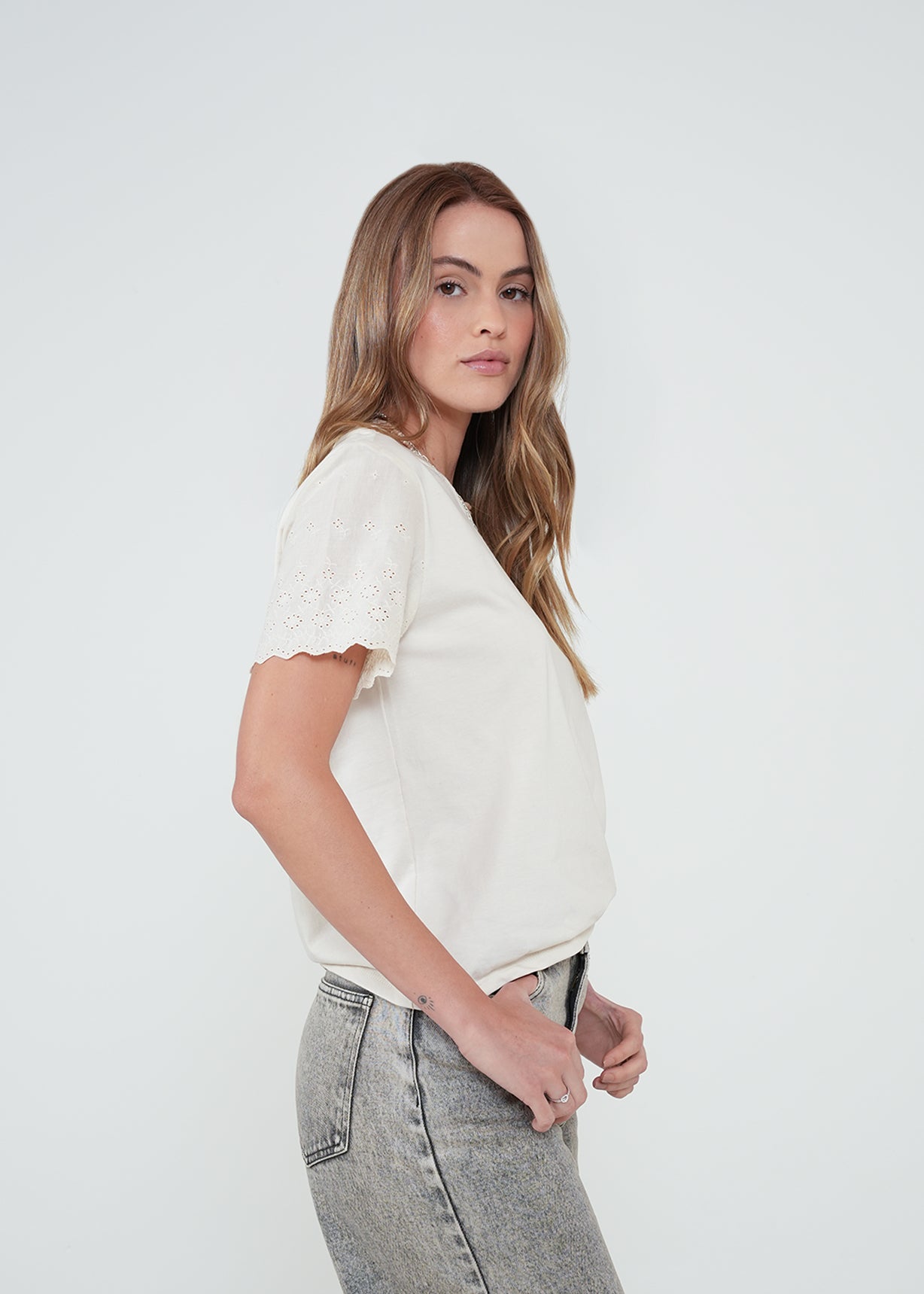 Camiseta con encaje en mangas - Blanco 14_402H002_BLA120601_3