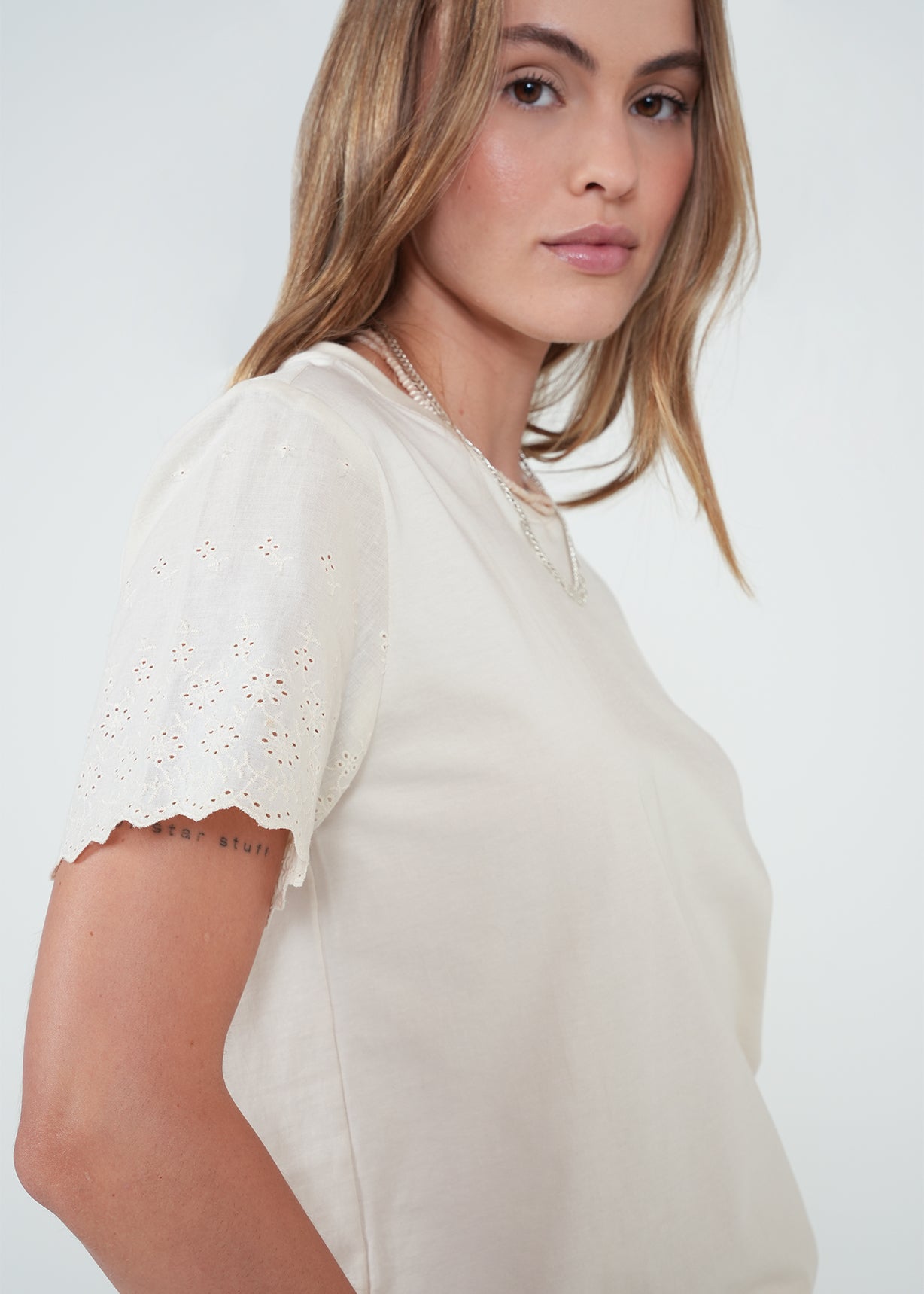 Camiseta con encaje en mangas - Blanco 14_402H002_BLA120601_4