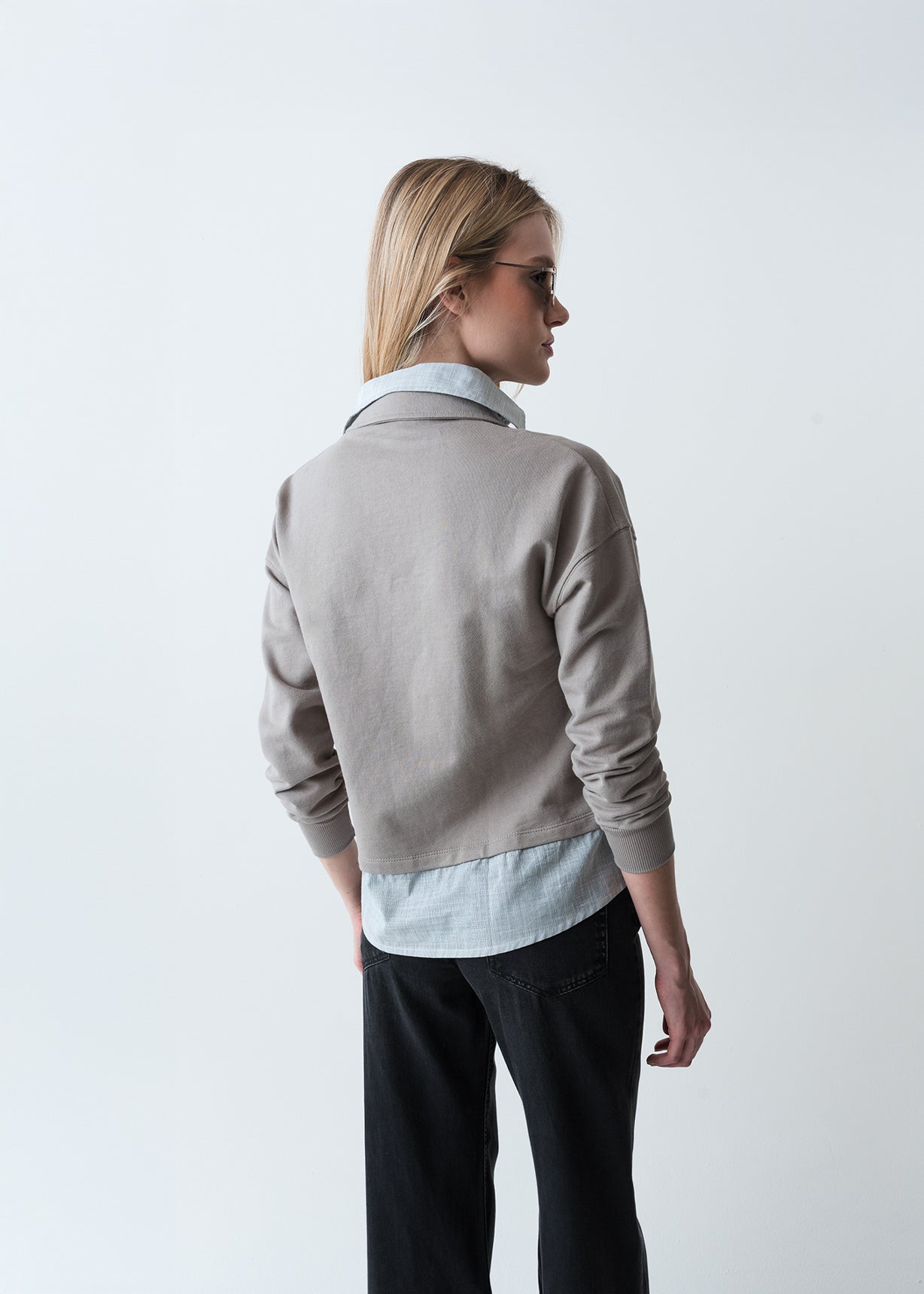 Camiseta manga larga con botones en cuello - Gris 14_403G047_GRI170205_5