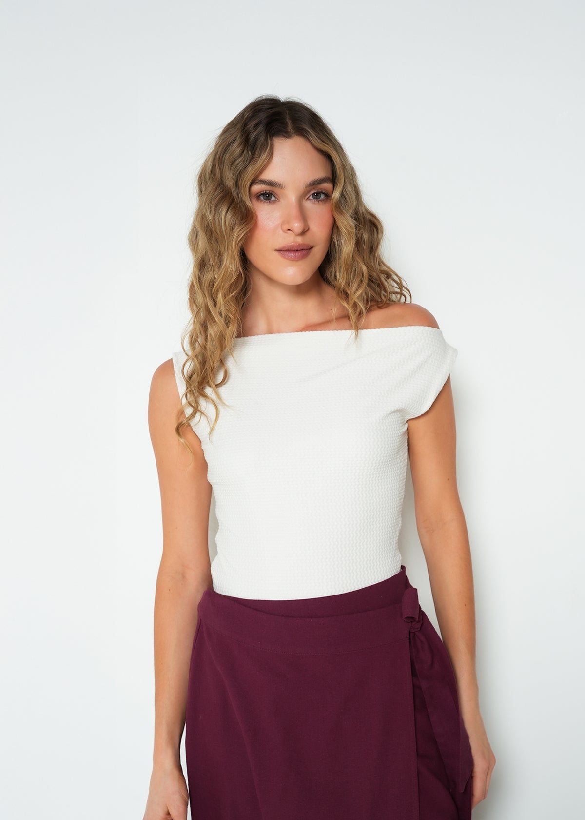 Camiseta slim cuello bandeja asimétrica - Crudo 14_403H026_CRU110605_6