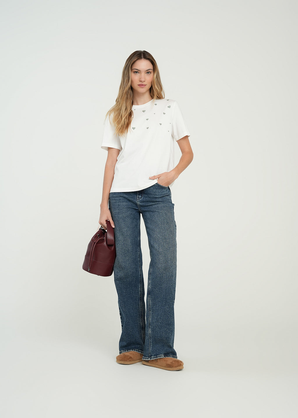 Camiseta básica con corazones - Crudo 14_405H007_CRU111001_0
