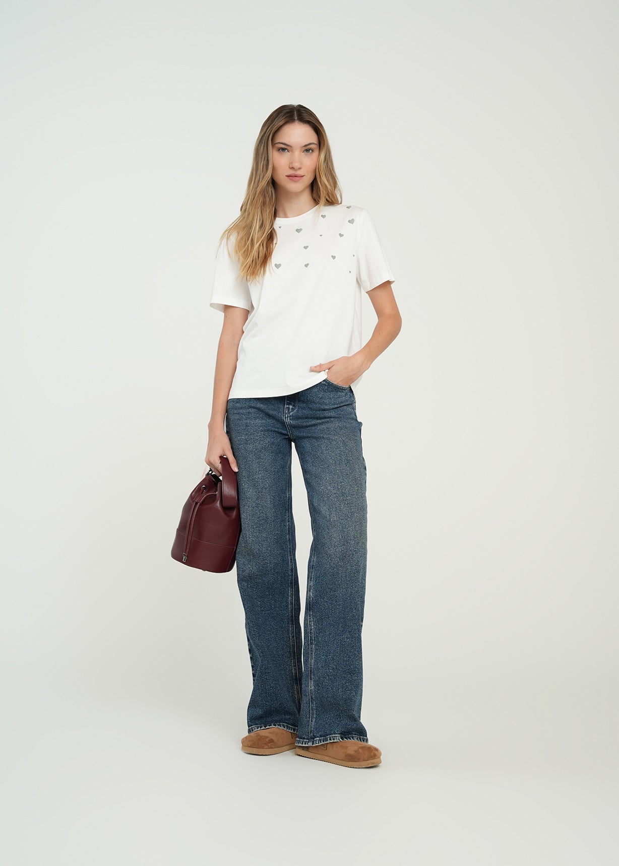 Camiseta básica con corazones - Crudo 14_405H007_CRU111001_0