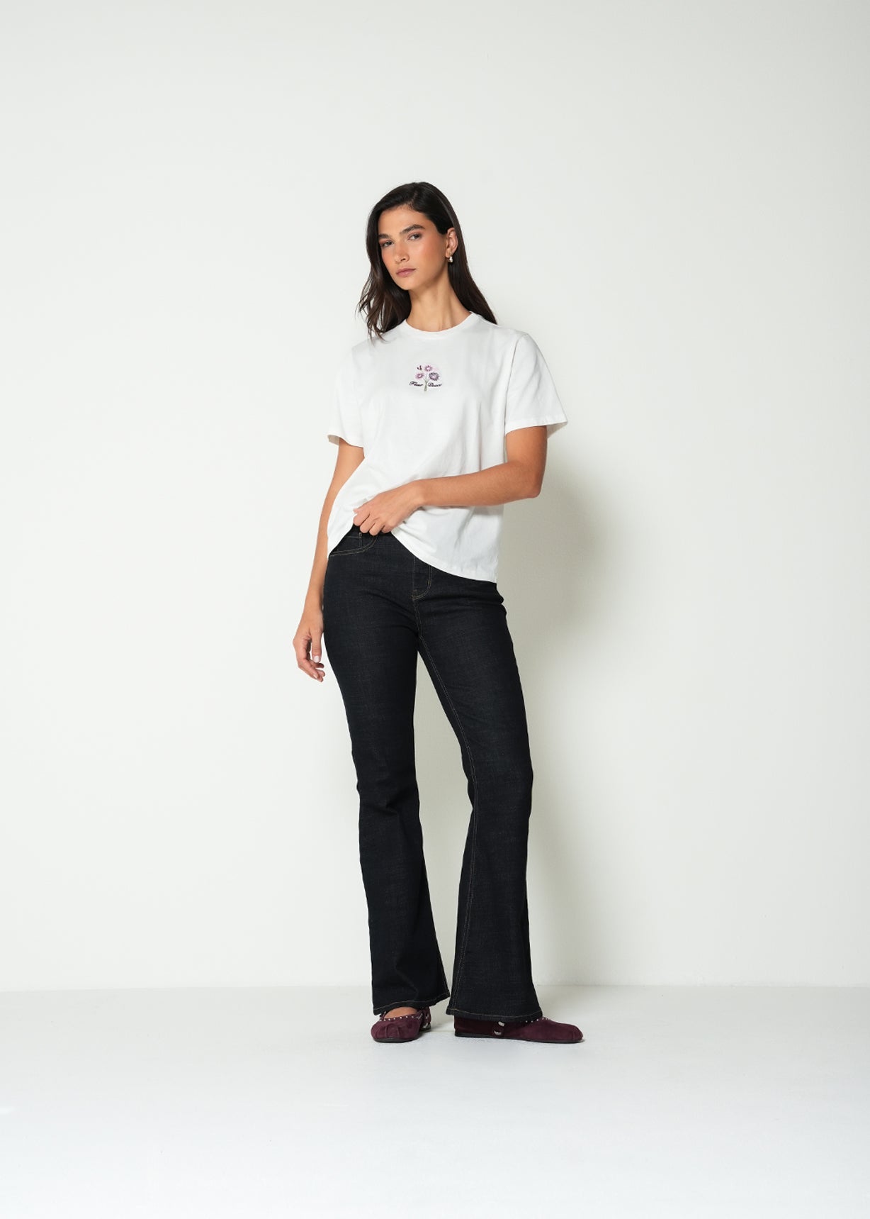 Camiseta básica con detalle bordado - Crudo 14_405H033_CRU111001_3