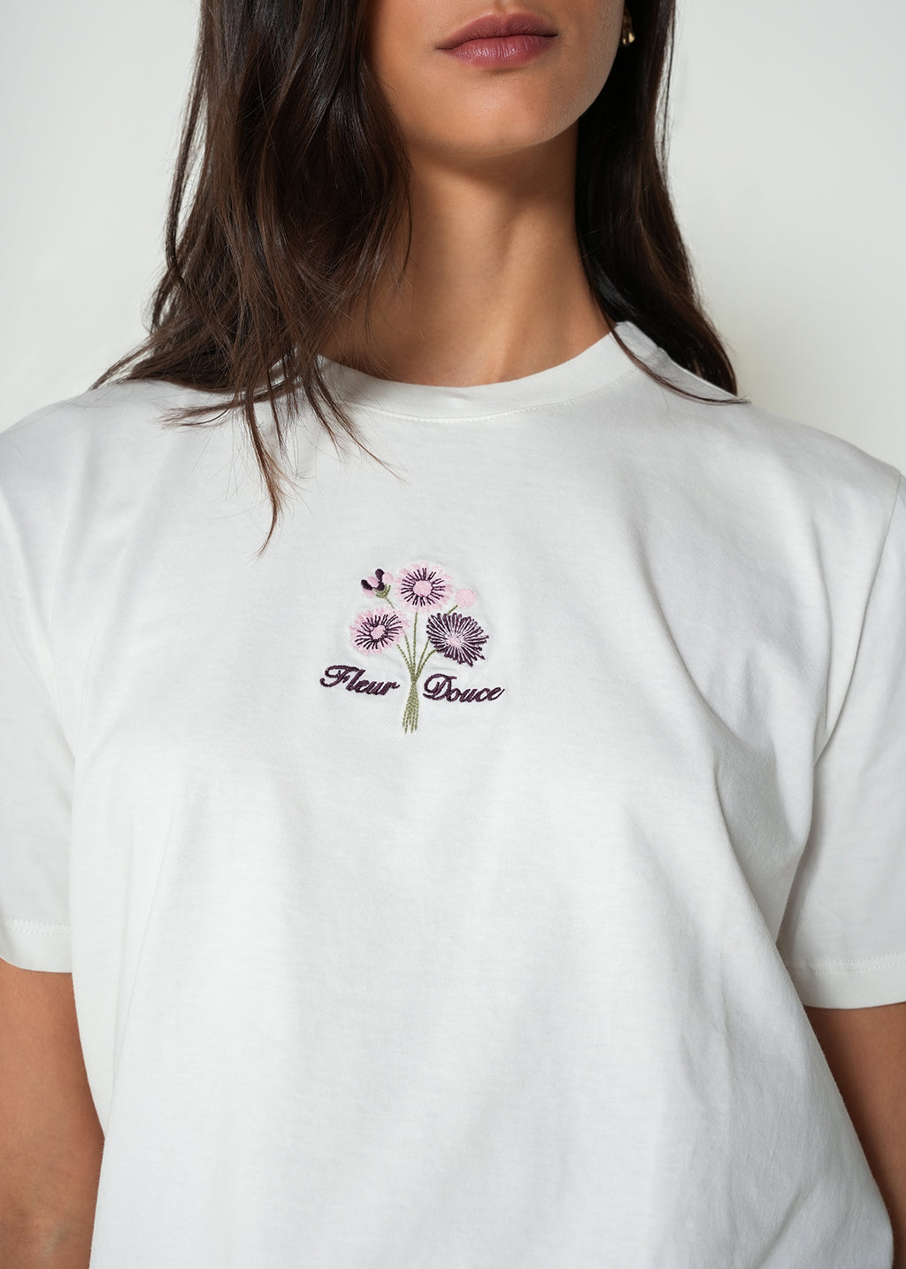 Camiseta básica con detalle bordado - Crudo 14_405H033_CRU111001_4